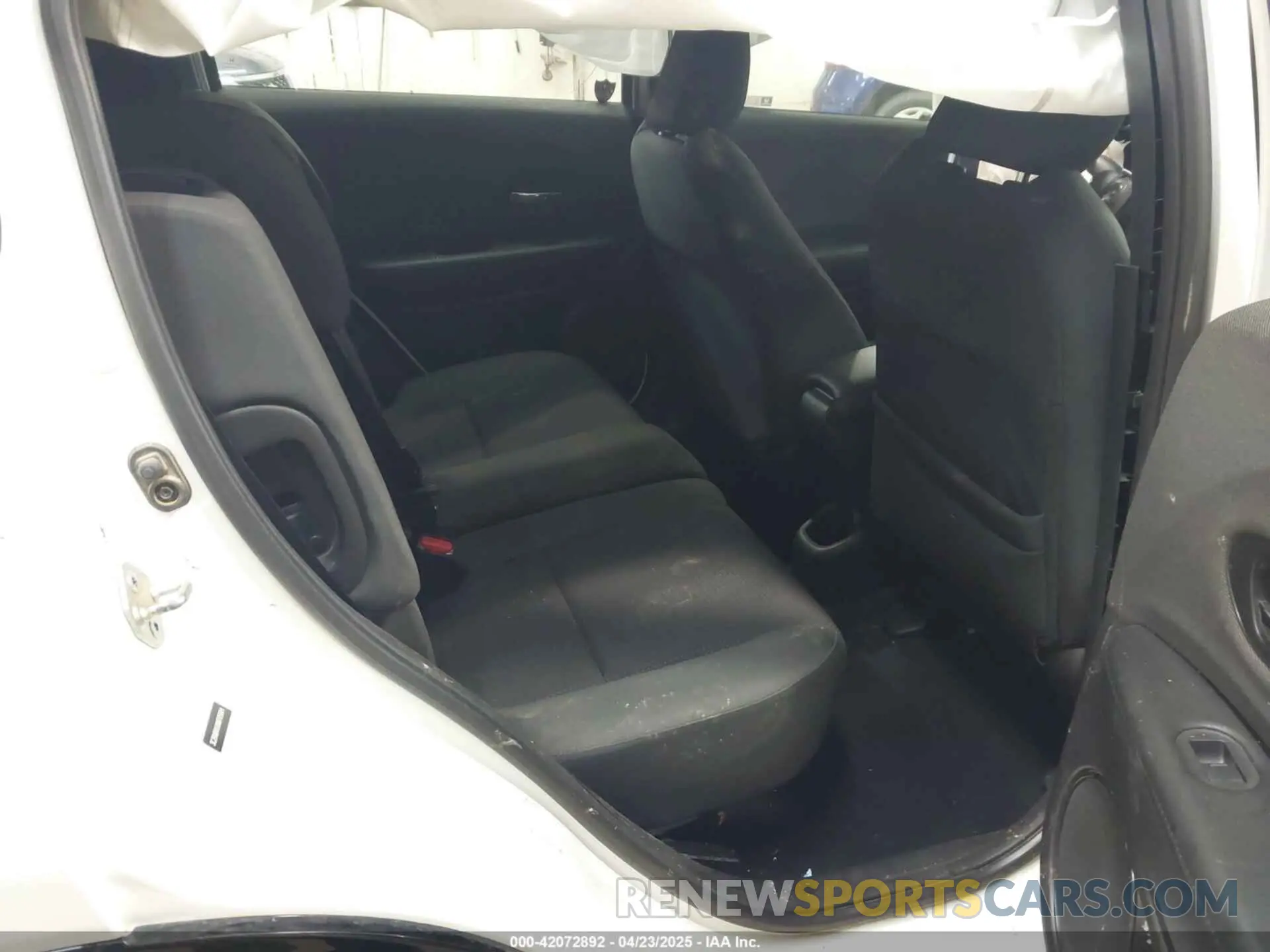 8 Photograph of a damaged car 3CZRU6H1XKM705684 HONDA HR-V 2019