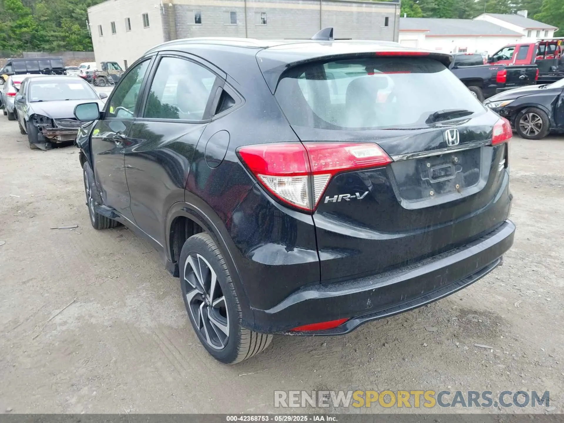 3 Photograph of a damaged car 3CZRU6H1XKM741116 HONDA HR-V 2019