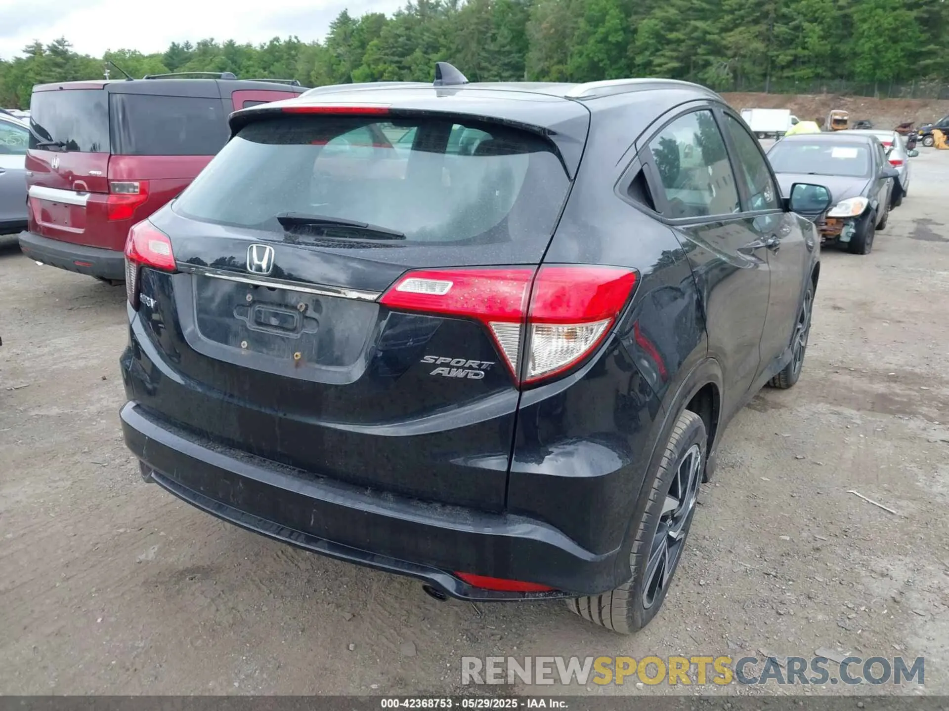4 Photograph of a damaged car 3CZRU6H1XKM741116 HONDA HR-V 2019