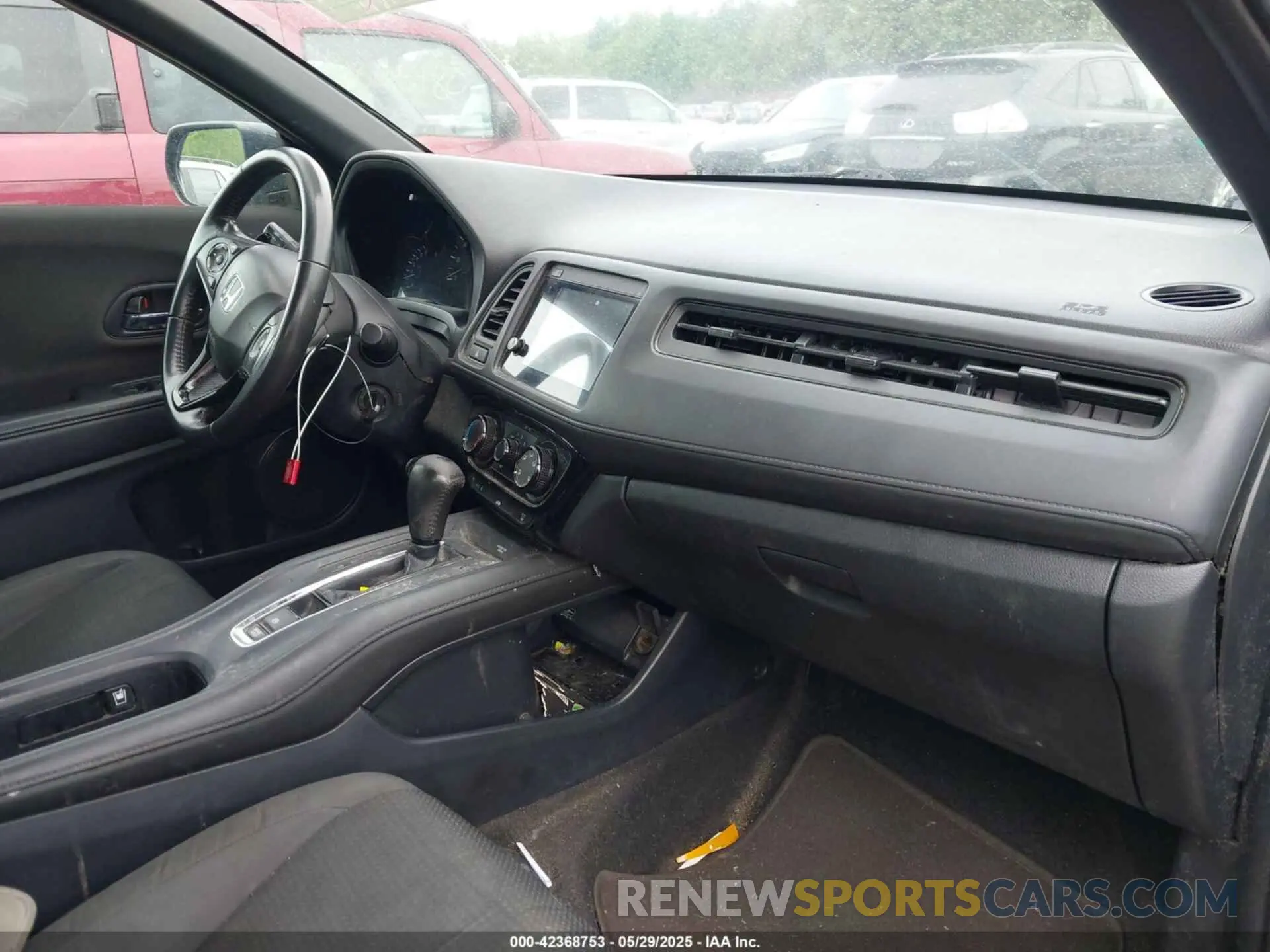 5 Photograph of a damaged car 3CZRU6H1XKM741116 HONDA HR-V 2019