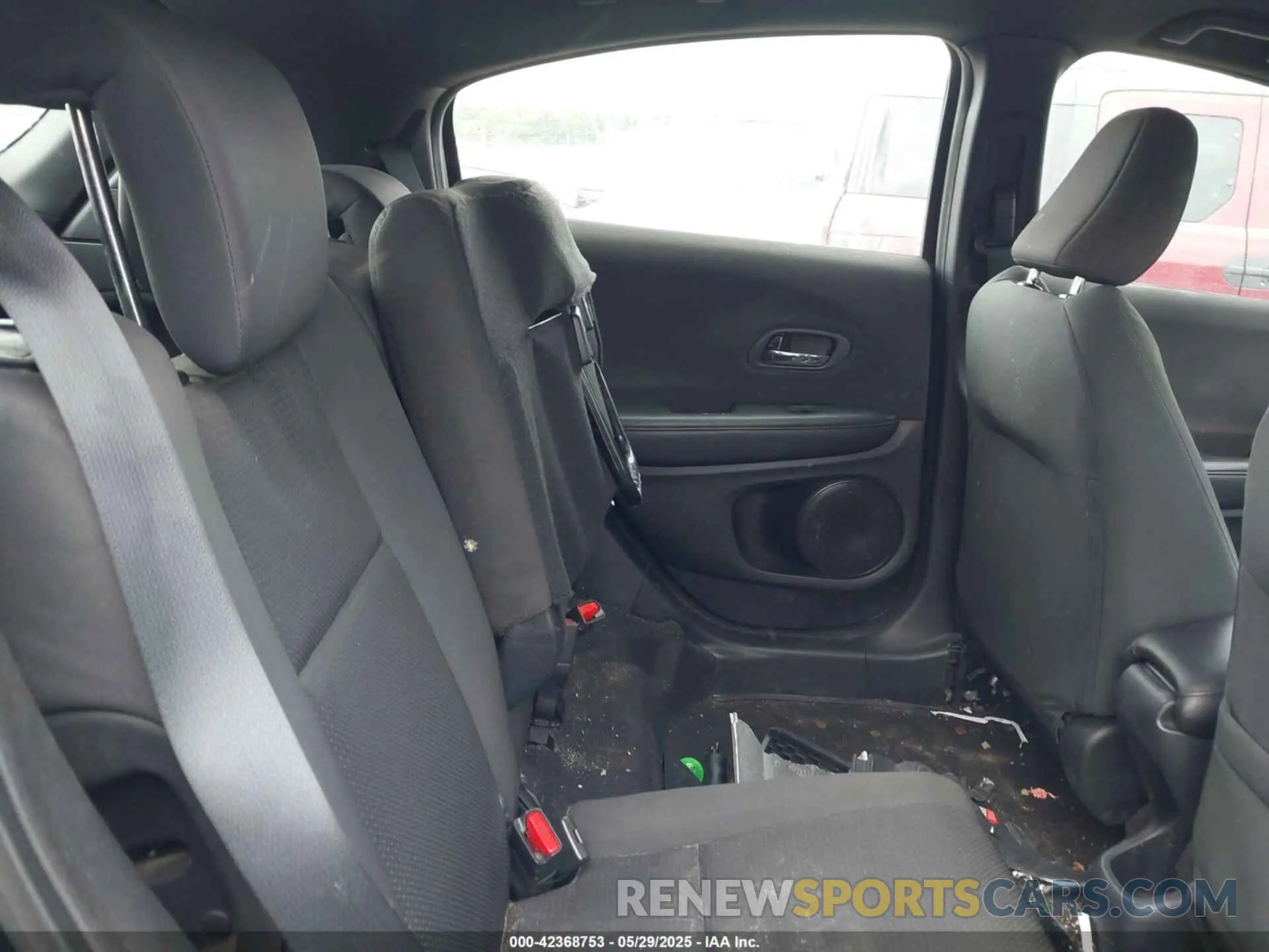 8 Photograph of a damaged car 3CZRU6H1XKM741116 HONDA HR-V 2019