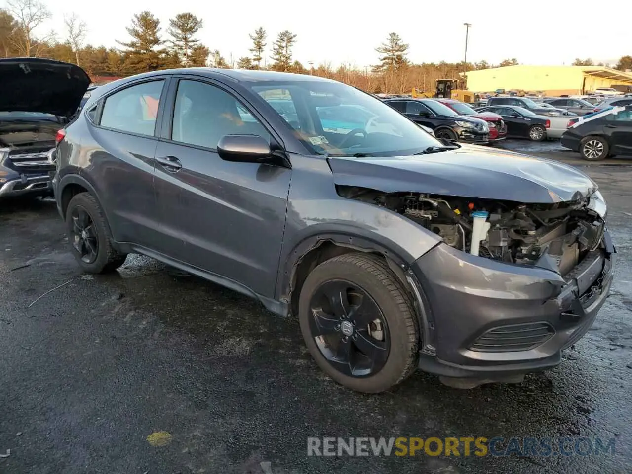4 Photograph of a damaged car 3CZRU6H31KG722826 HONDA HR-V 2019