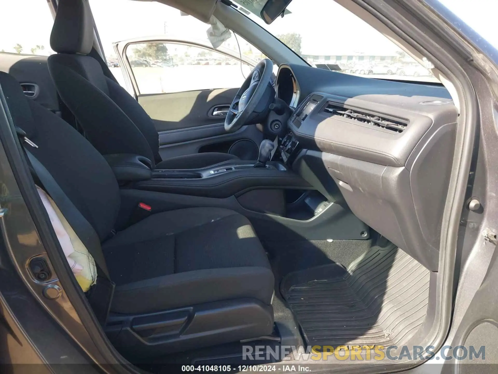 5 Photograph of a damaged car 3CZRU6H31KG725063 HONDA HR-V 2019