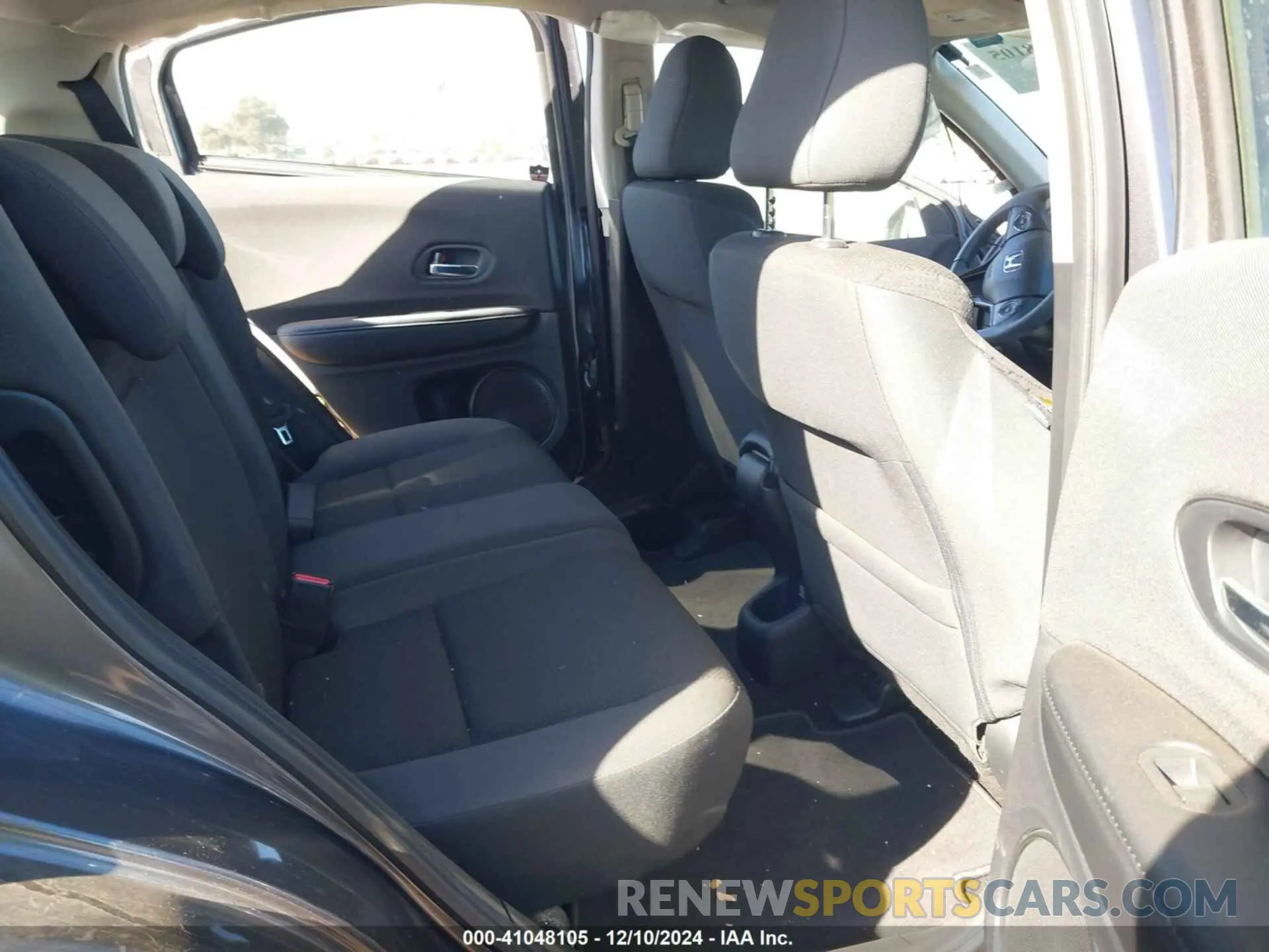 8 Photograph of a damaged car 3CZRU6H31KG725063 HONDA HR-V 2019
