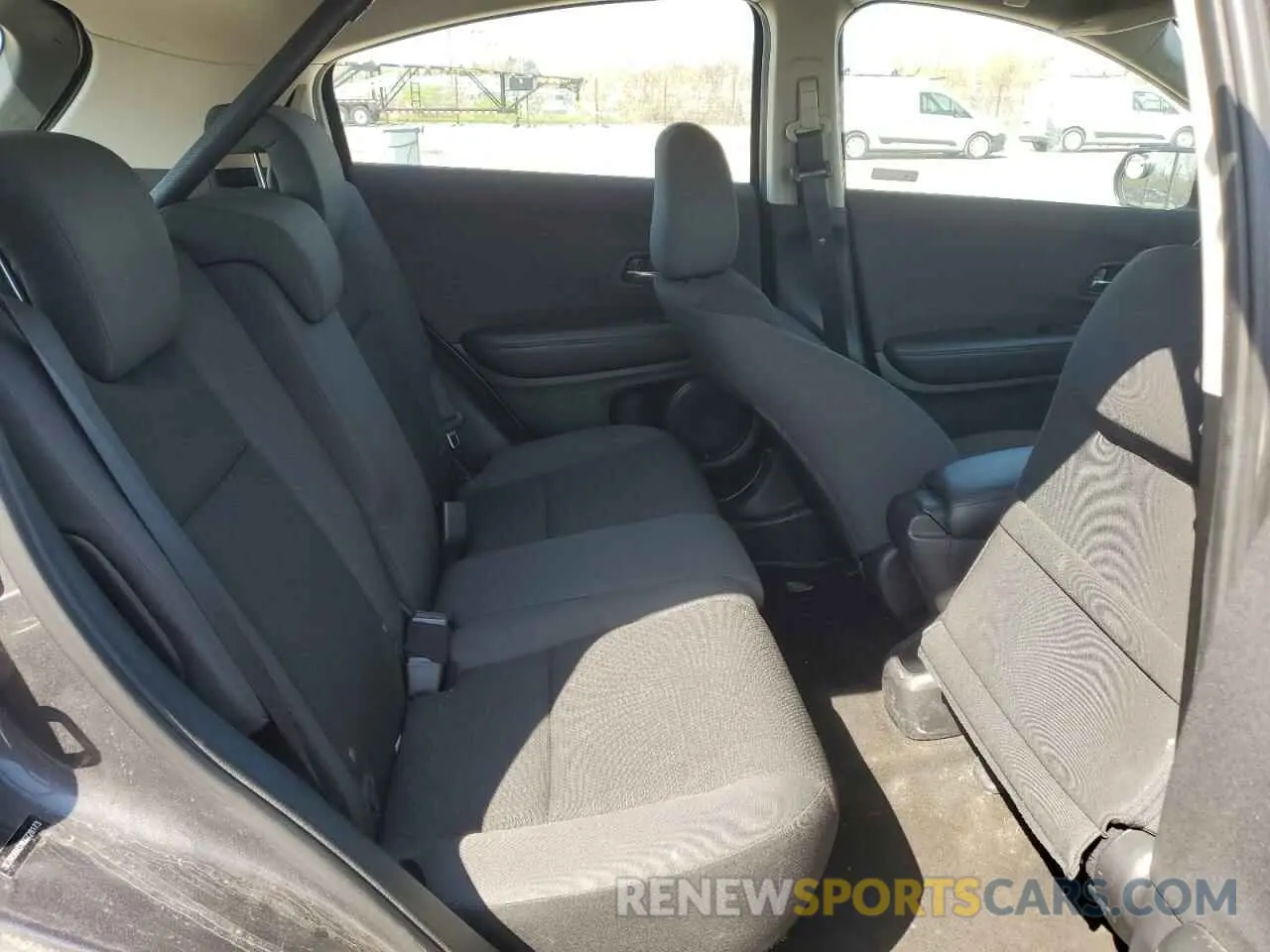 12 Photograph of a damaged car 3CZRU6H31KG728173 HONDA HR-V 2019