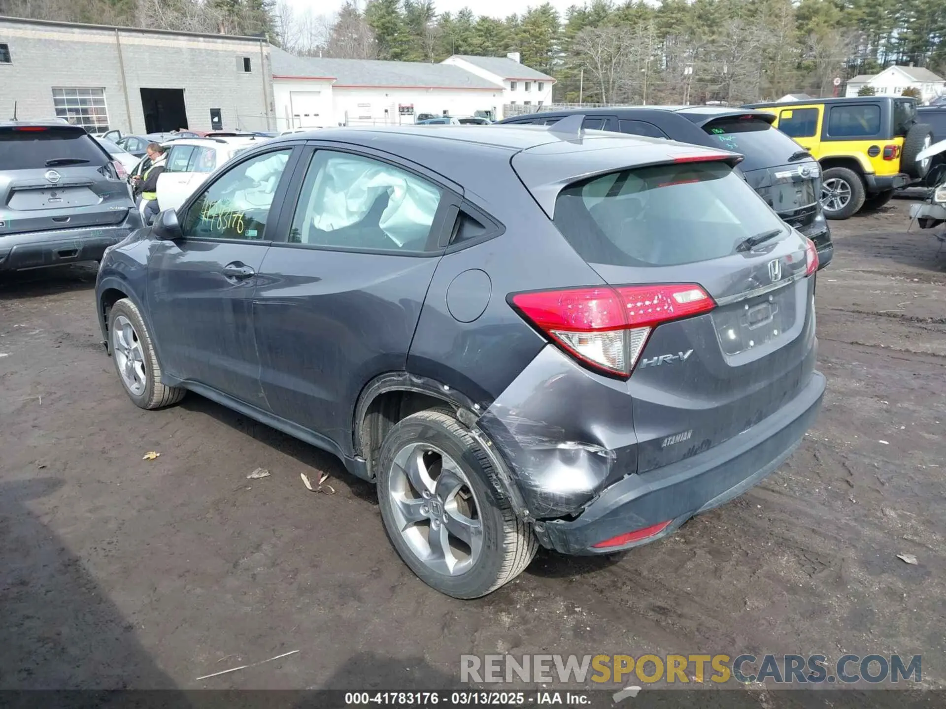 3 Photograph of a damaged car 3CZRU6H32KG710054 HONDA HR-V 2019