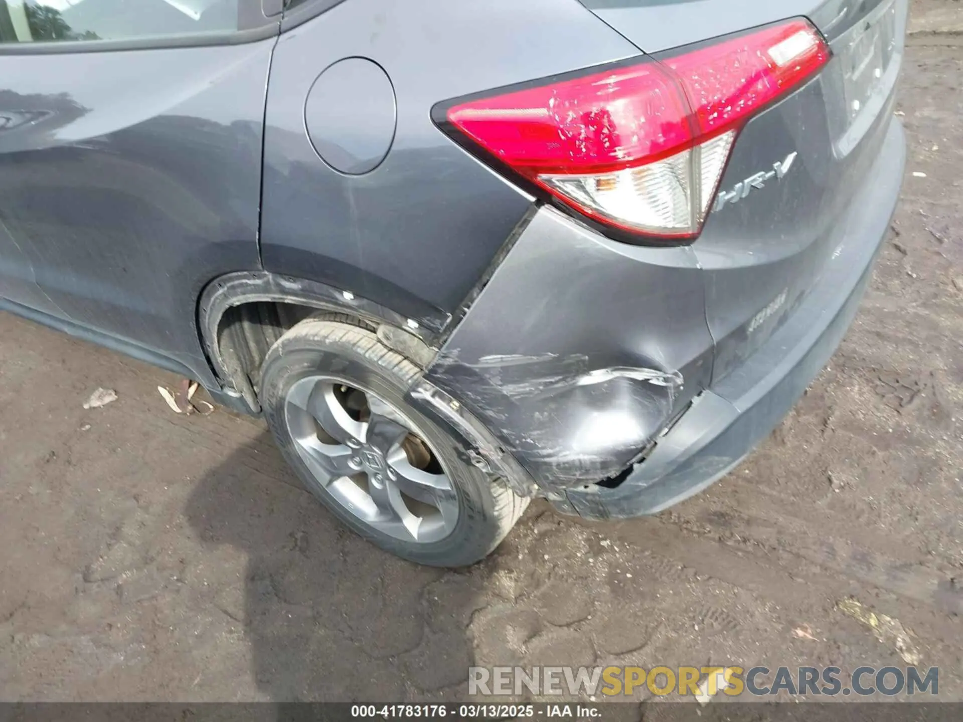 6 Photograph of a damaged car 3CZRU6H32KG710054 HONDA HR-V 2019