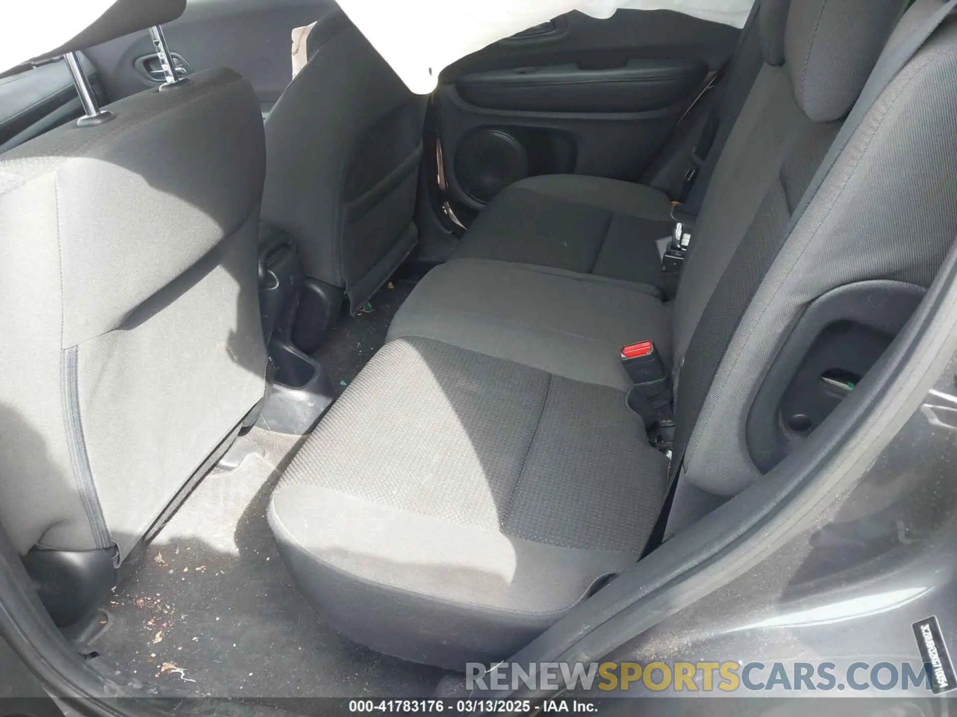 8 Photograph of a damaged car 3CZRU6H32KG710054 HONDA HR-V 2019