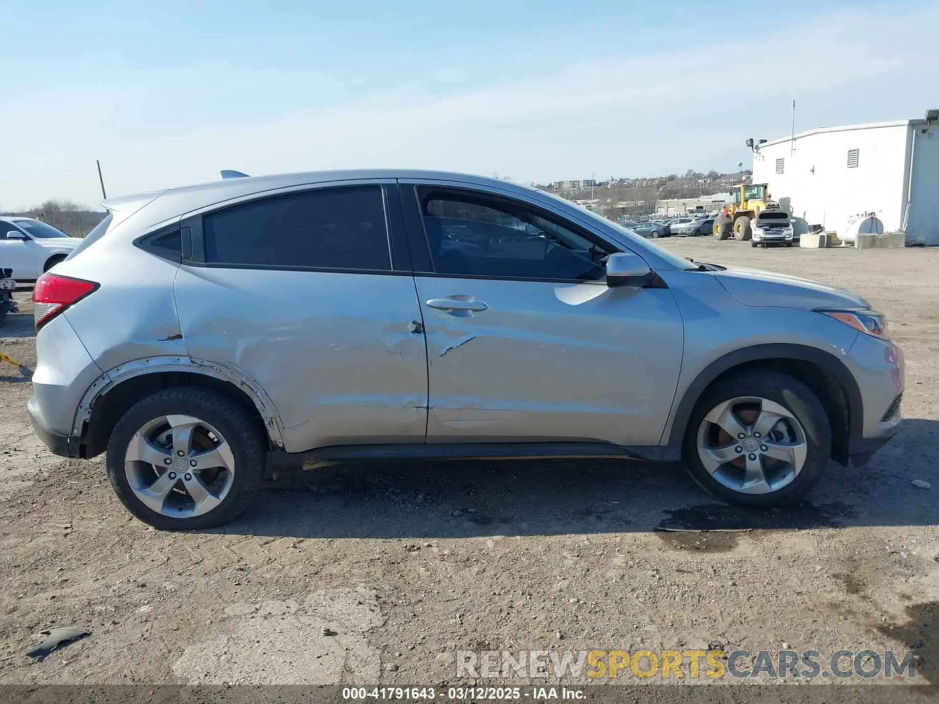 12 Photograph of a damaged car 3CZRU6H32KG711625 HONDA HR-V 2019