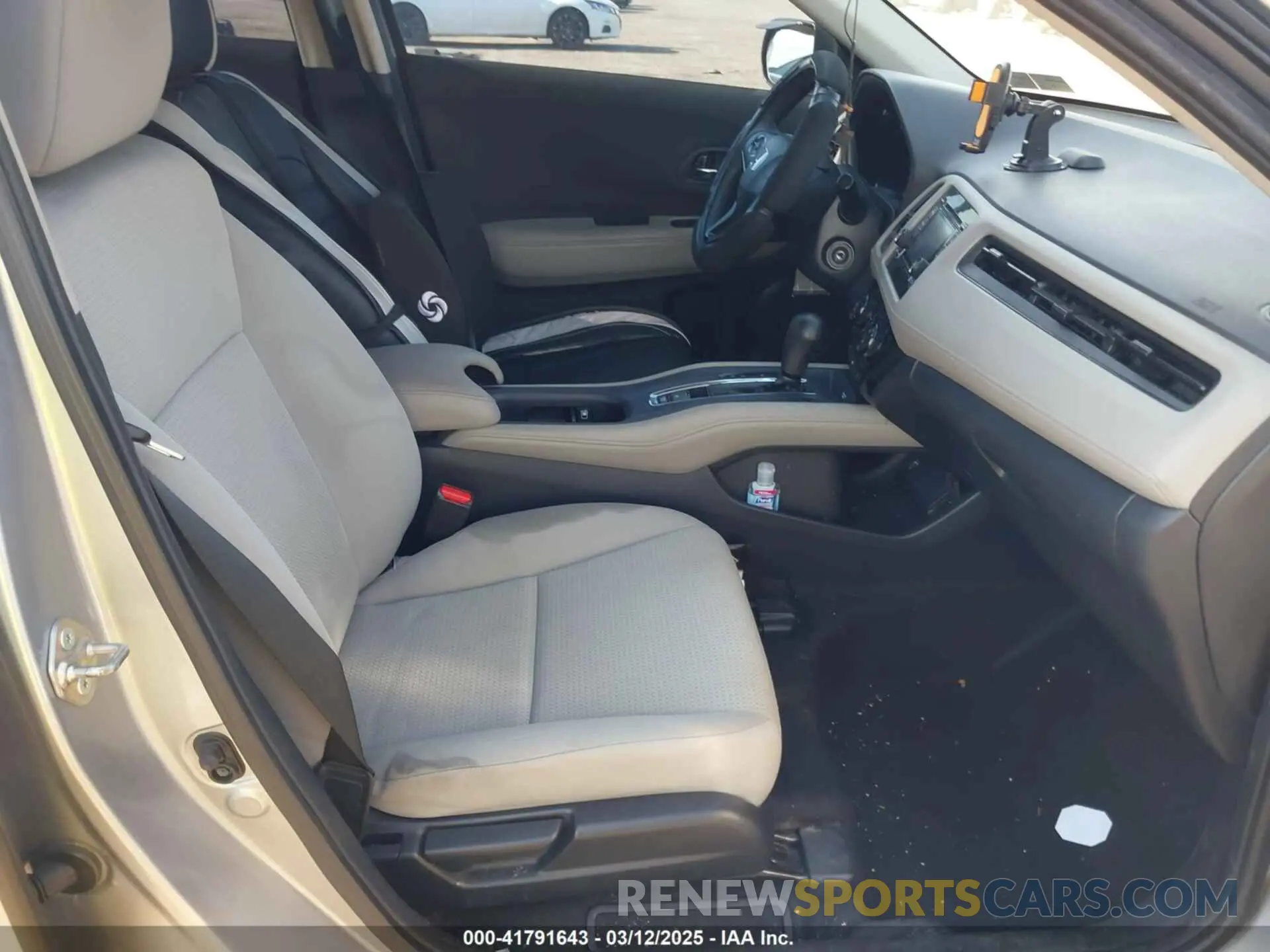 5 Photograph of a damaged car 3CZRU6H32KG711625 HONDA HR-V 2019