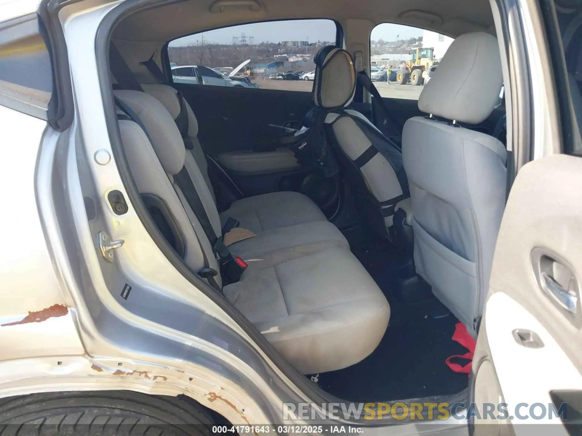 8 Photograph of a damaged car 3CZRU6H32KG711625 HONDA HR-V 2019