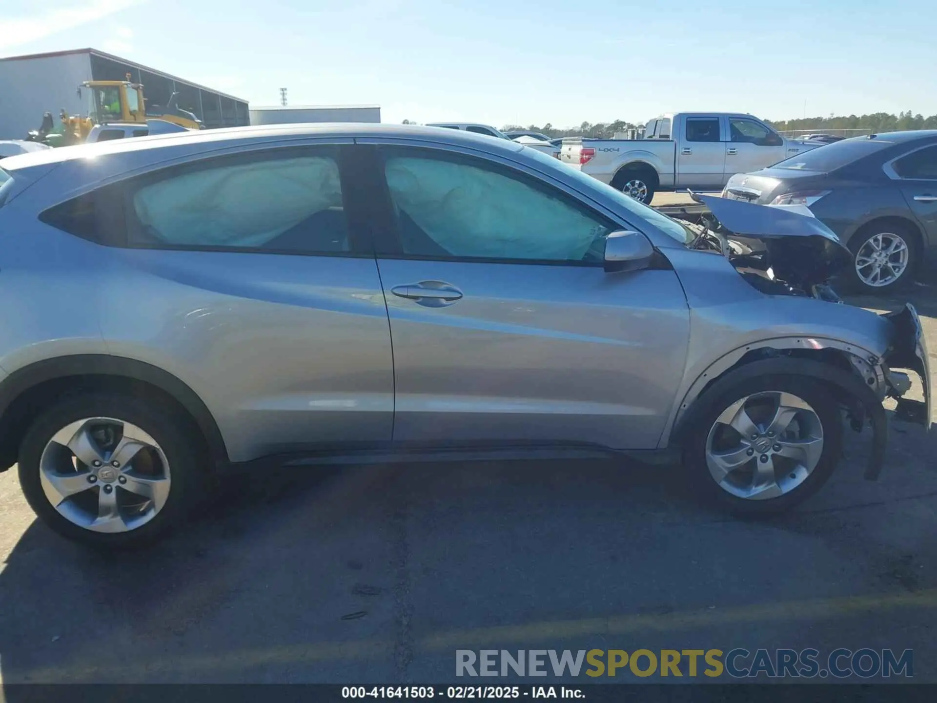 13 Photograph of a damaged car 3CZRU6H32KG732412 HONDA HR-V 2019