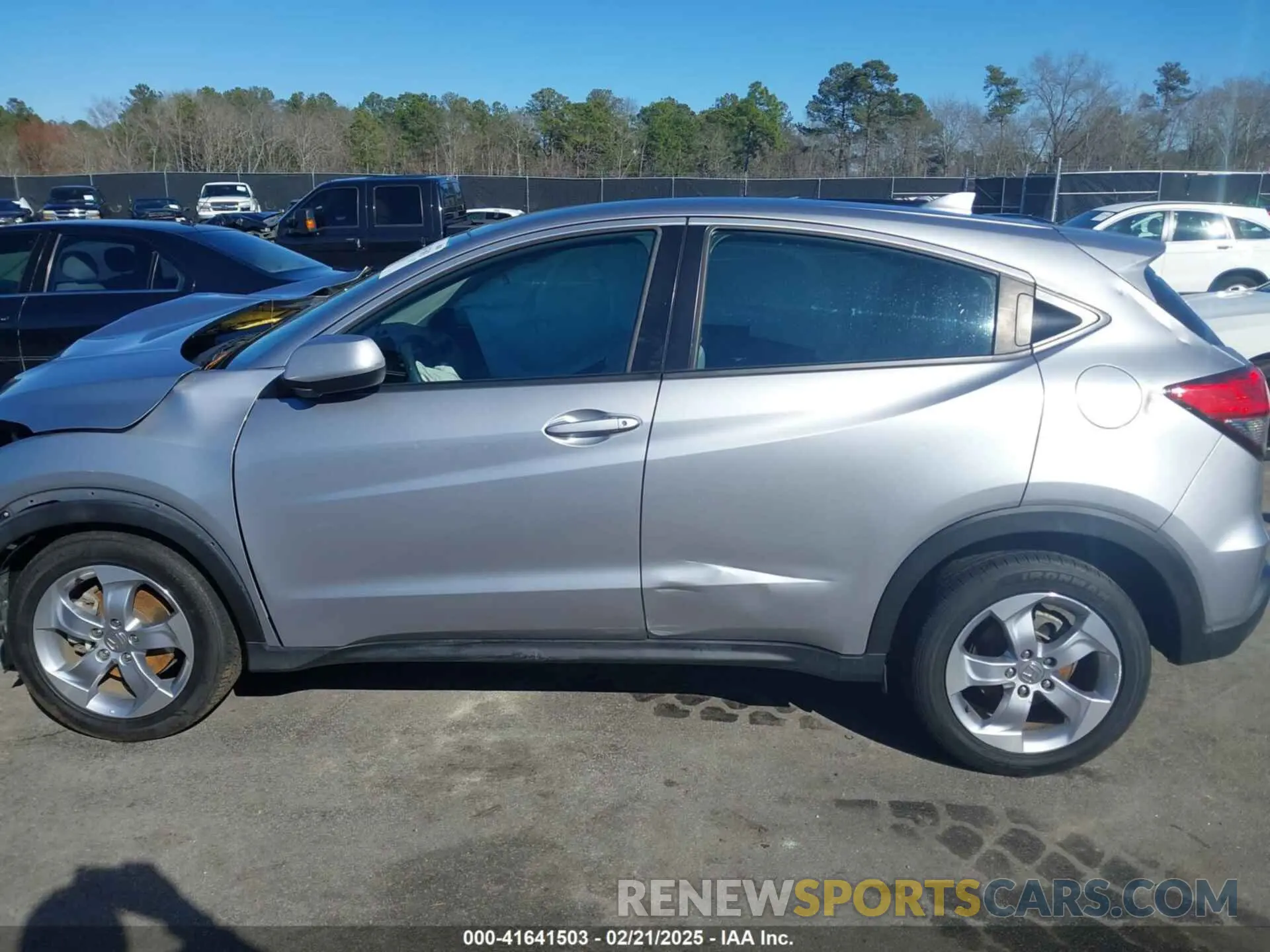 14 Photograph of a damaged car 3CZRU6H32KG732412 HONDA HR-V 2019