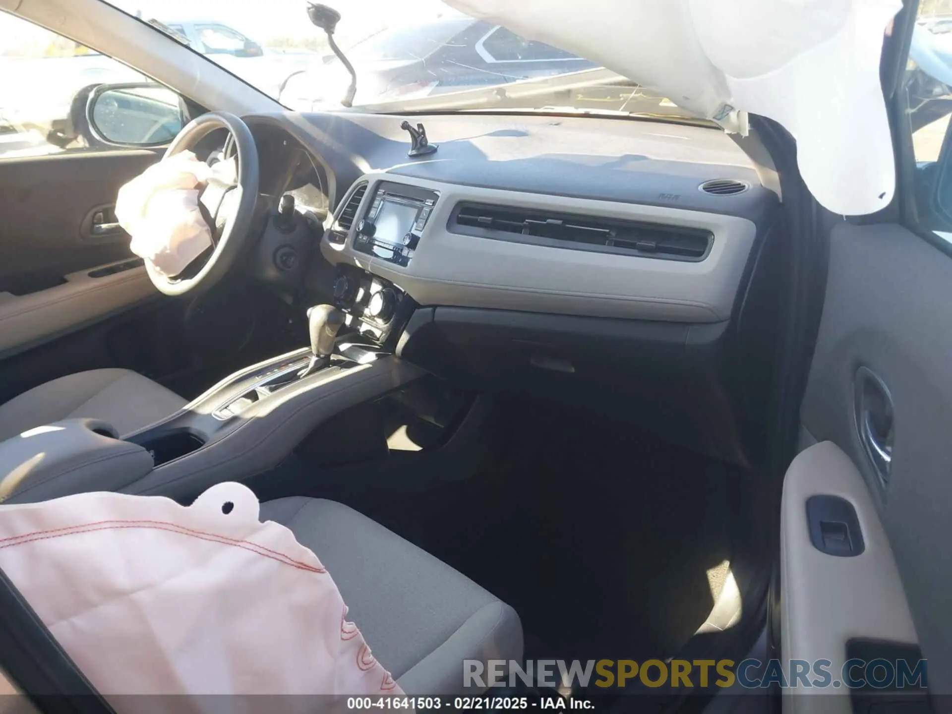 5 Photograph of a damaged car 3CZRU6H32KG732412 HONDA HR-V 2019