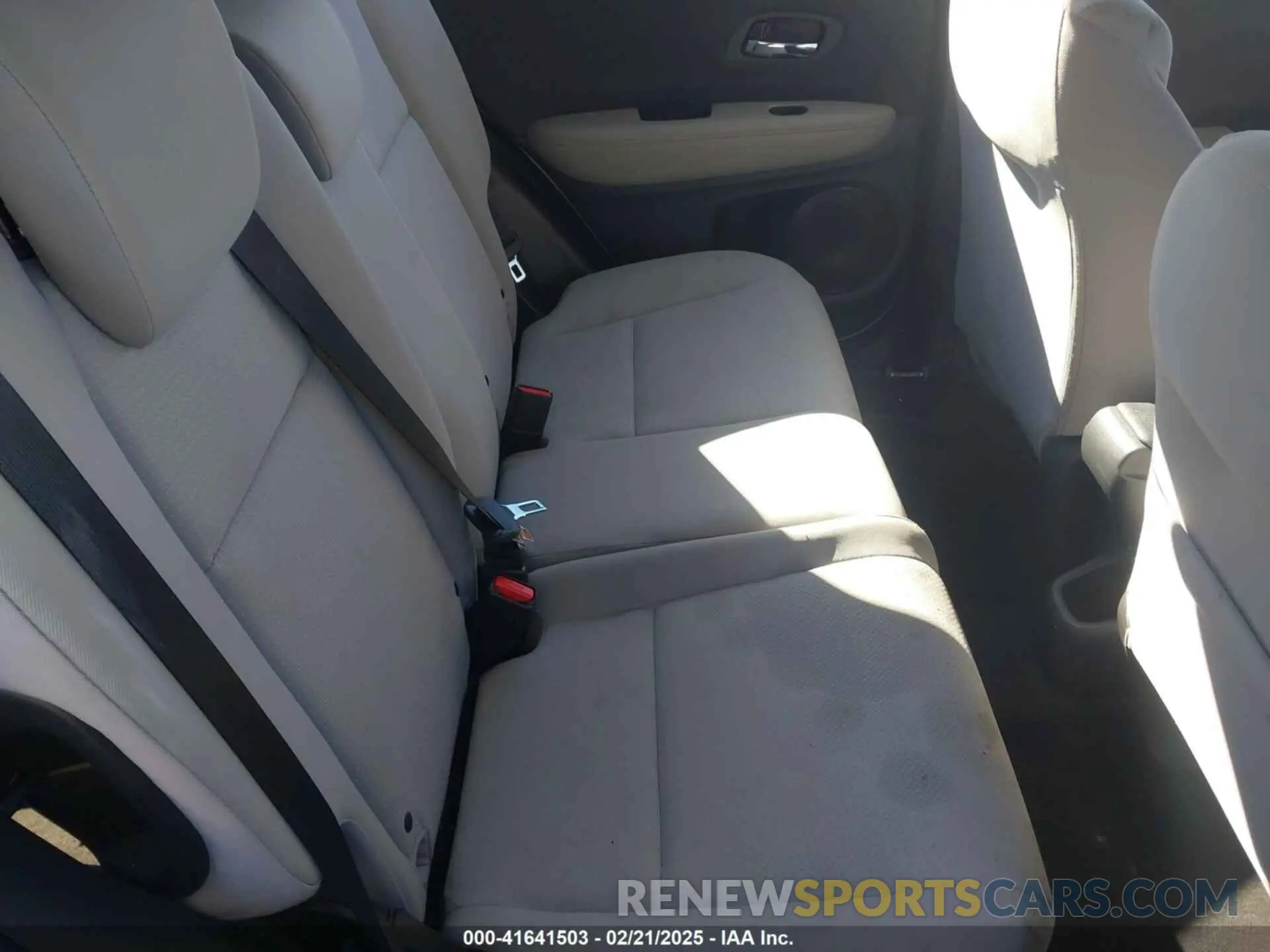 8 Photograph of a damaged car 3CZRU6H32KG732412 HONDA HR-V 2019
