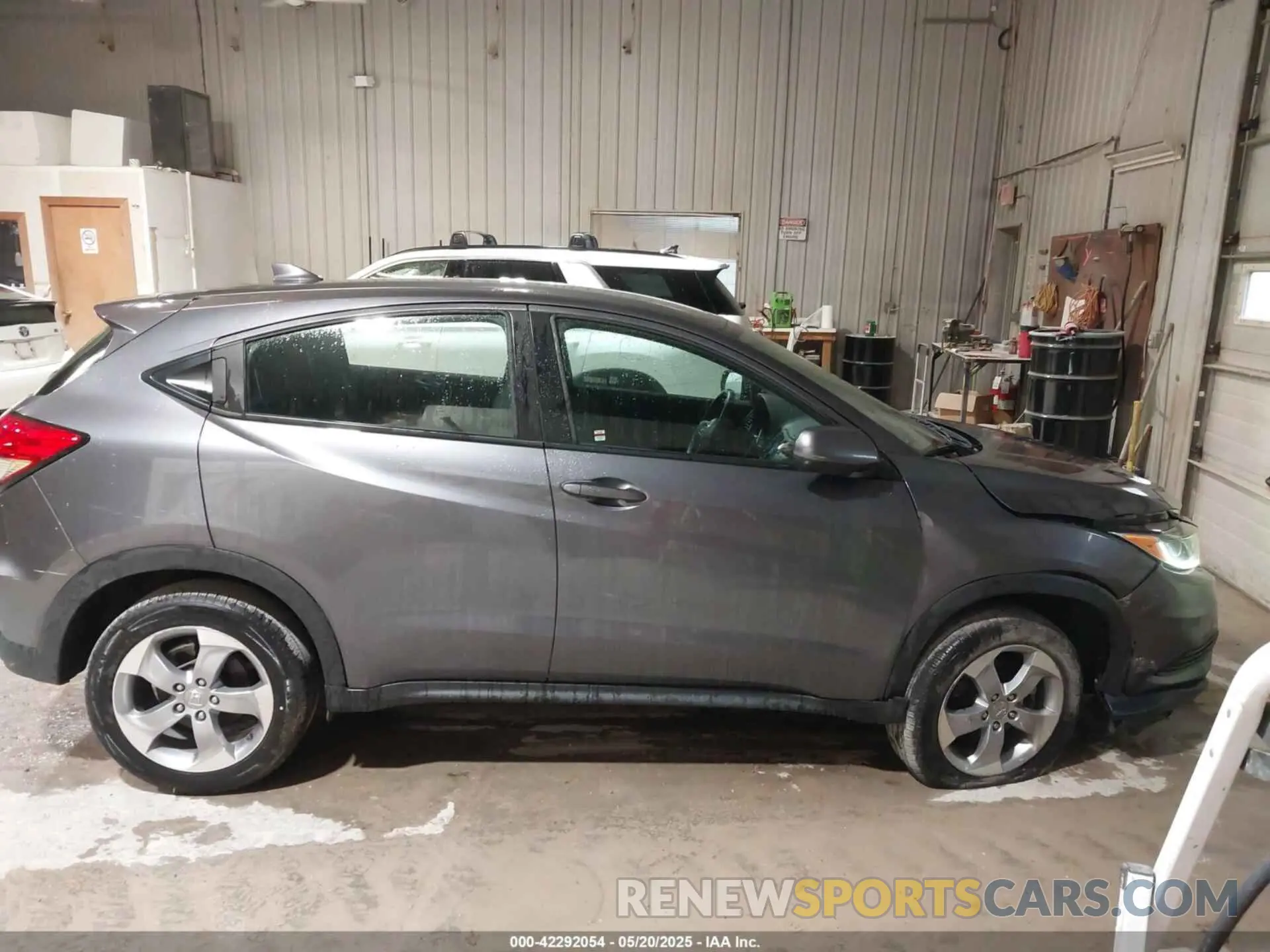 13 Photograph of a damaged car 3CZRU6H33KG705428 HONDA HR-V 2019