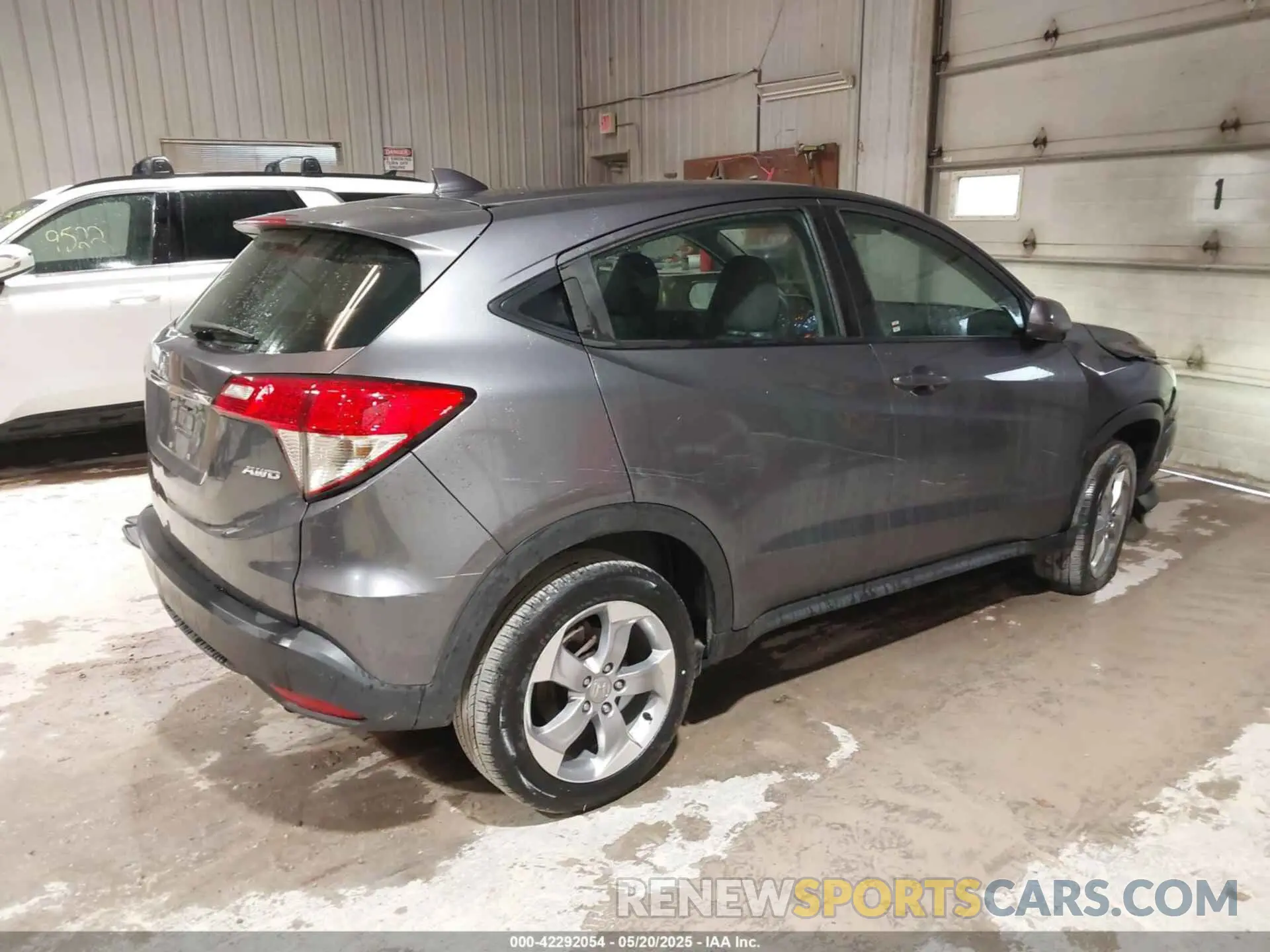 4 Photograph of a damaged car 3CZRU6H33KG705428 HONDA HR-V 2019