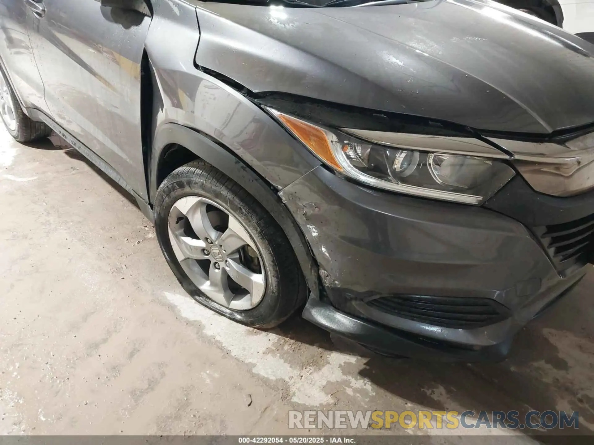 6 Photograph of a damaged car 3CZRU6H33KG705428 HONDA HR-V 2019