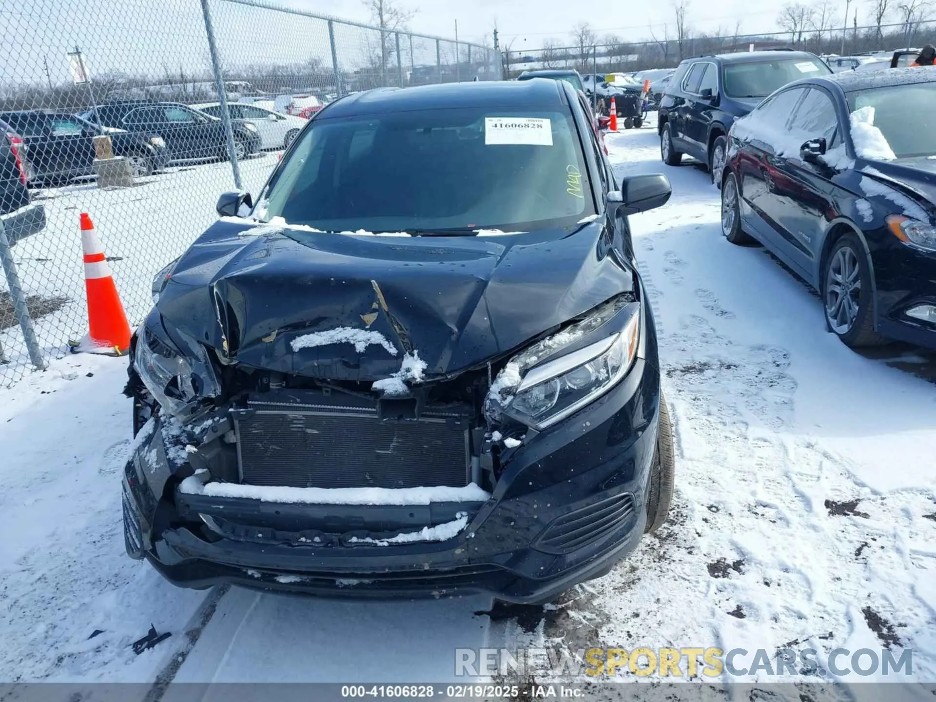 12 Photograph of a damaged car 3CZRU6H33KG724920 HONDA HR-V 2019