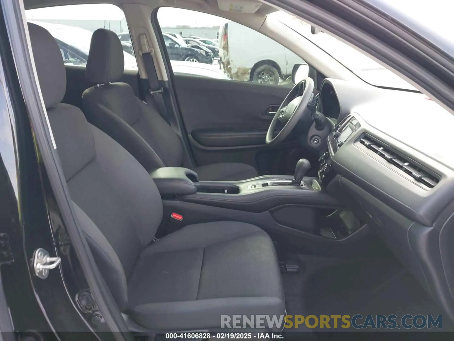 5 Photograph of a damaged car 3CZRU6H33KG724920 HONDA HR-V 2019