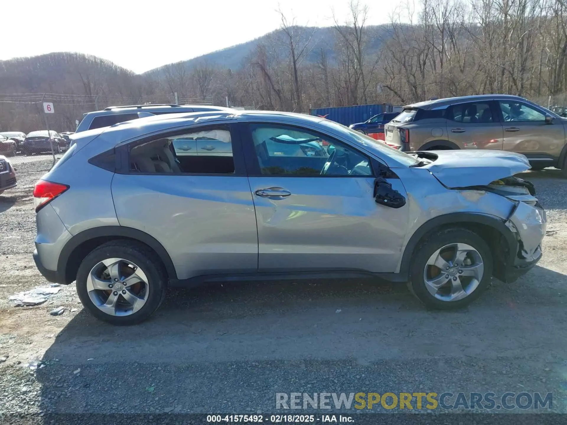 13 Photograph of a damaged car 3CZRU6H33KG728028 HONDA HR-V 2019