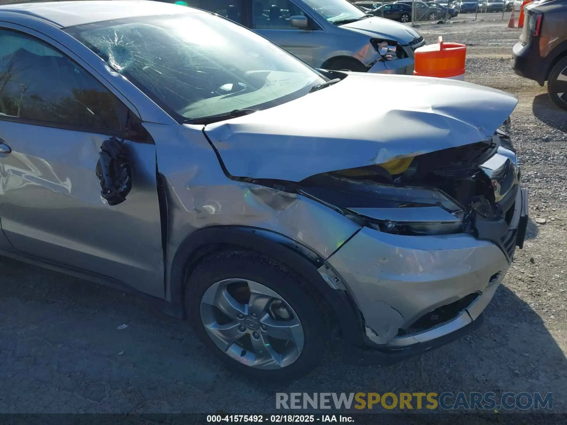 17 Photograph of a damaged car 3CZRU6H33KG728028 HONDA HR-V 2019