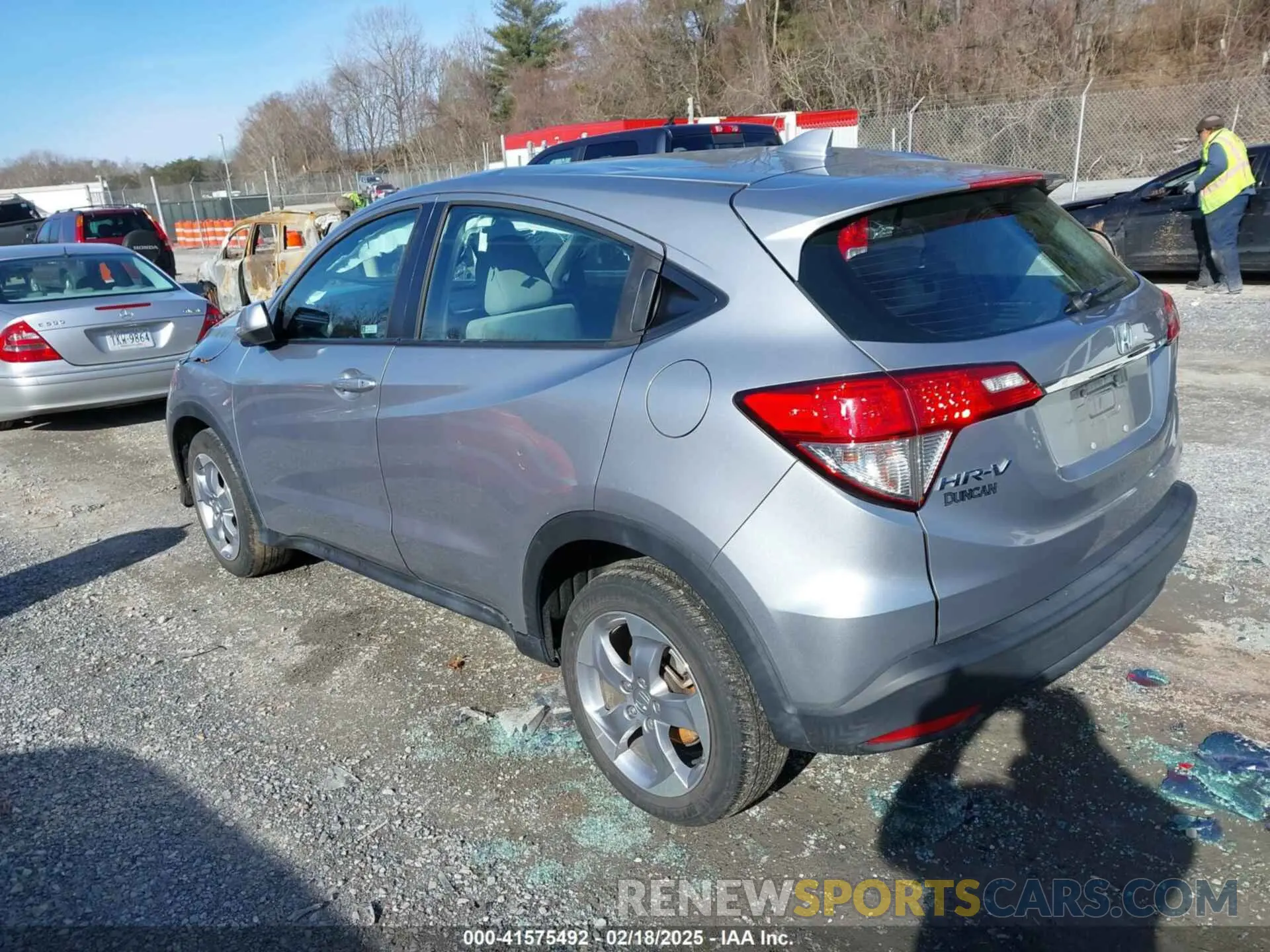 3 Photograph of a damaged car 3CZRU6H33KG728028 HONDA HR-V 2019