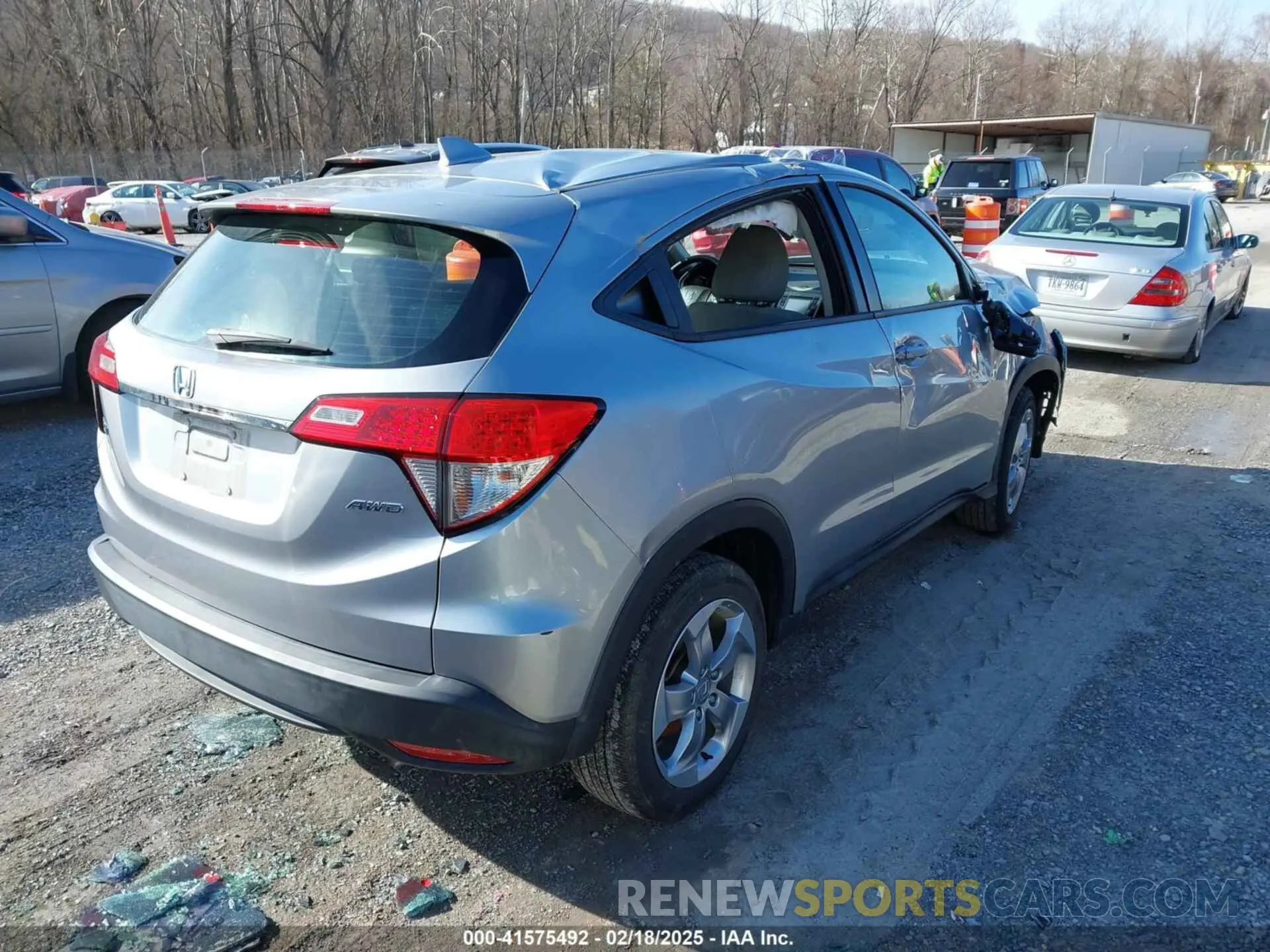 4 Photograph of a damaged car 3CZRU6H33KG728028 HONDA HR-V 2019