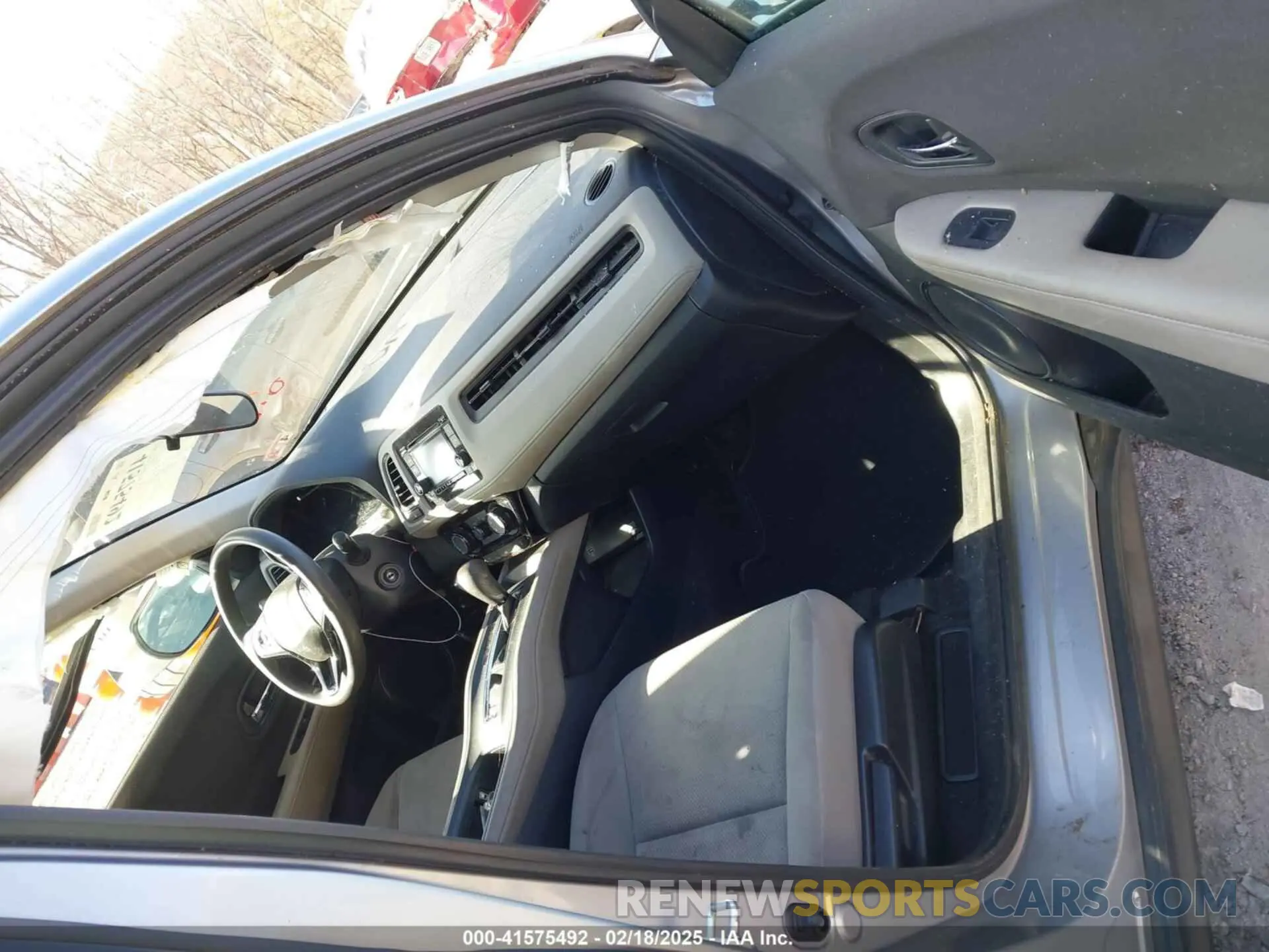 5 Photograph of a damaged car 3CZRU6H33KG728028 HONDA HR-V 2019