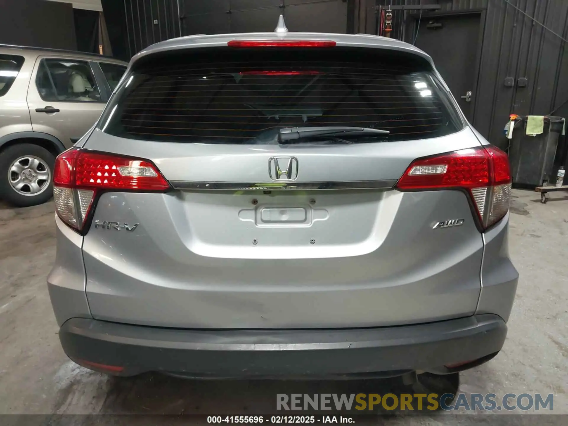 17 Photograph of a damaged car 3CZRU6H33KG733665 HONDA HR-V 2019
