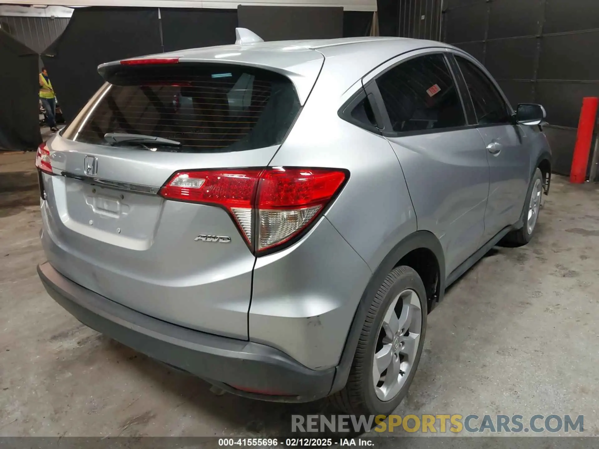 4 Photograph of a damaged car 3CZRU6H33KG733665 HONDA HR-V 2019