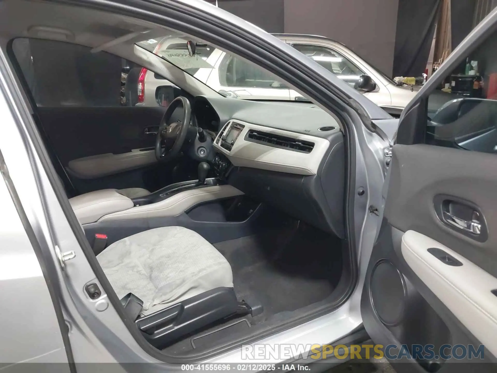 5 Photograph of a damaged car 3CZRU6H33KG733665 HONDA HR-V 2019