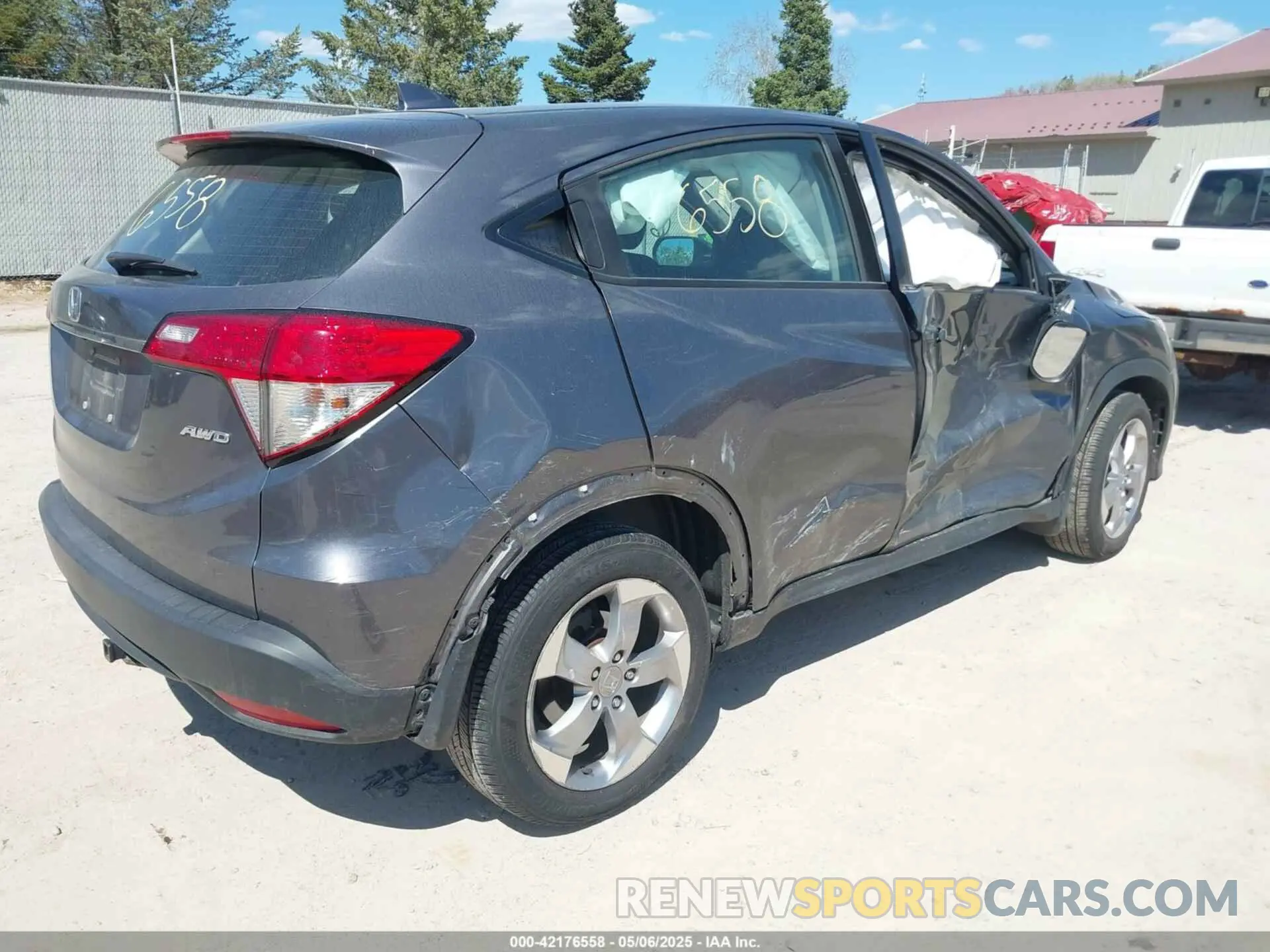 4 Photograph of a damaged car 3CZRU6H34KG705387 HONDA HR-V 2019