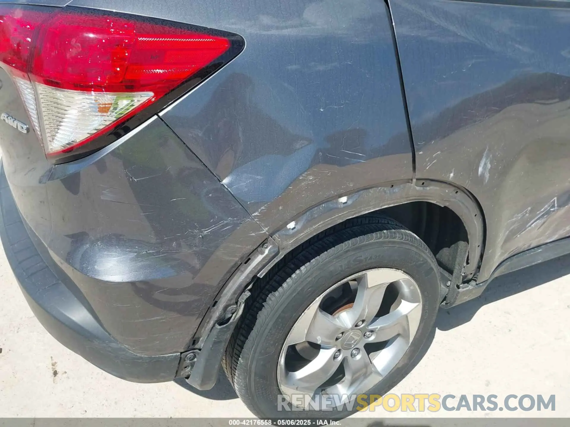 6 Photograph of a damaged car 3CZRU6H34KG705387 HONDA HR-V 2019