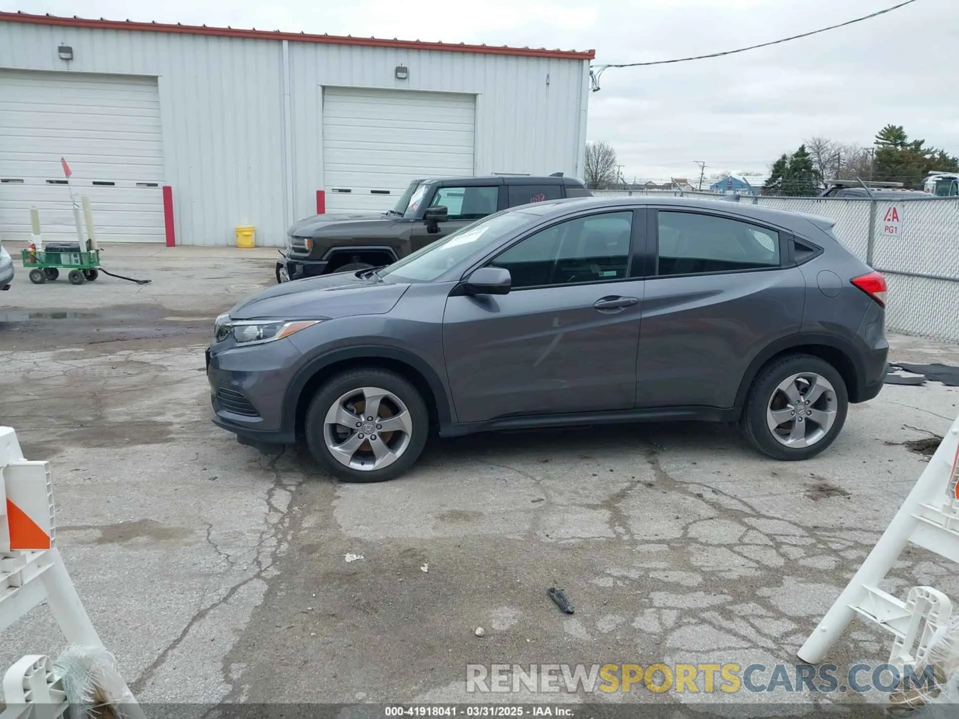14 Photograph of a damaged car 3CZRU6H34KG713702 HONDA HR-V 2019