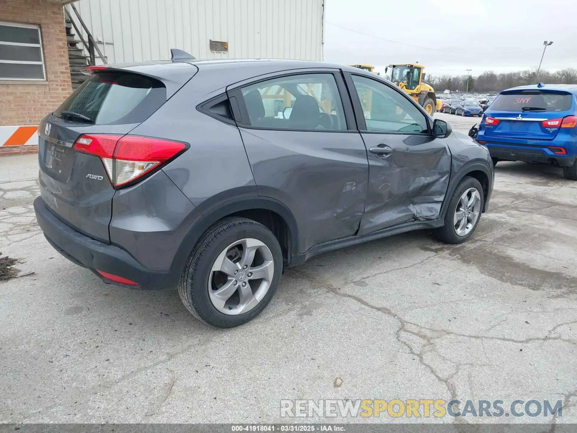 4 Photograph of a damaged car 3CZRU6H34KG713702 HONDA HR-V 2019