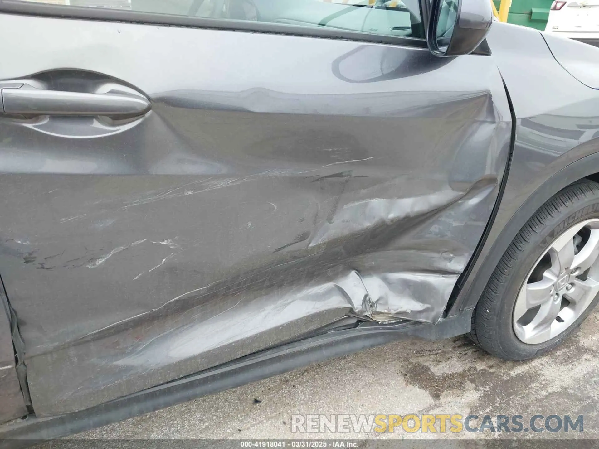 6 Photograph of a damaged car 3CZRU6H34KG713702 HONDA HR-V 2019
