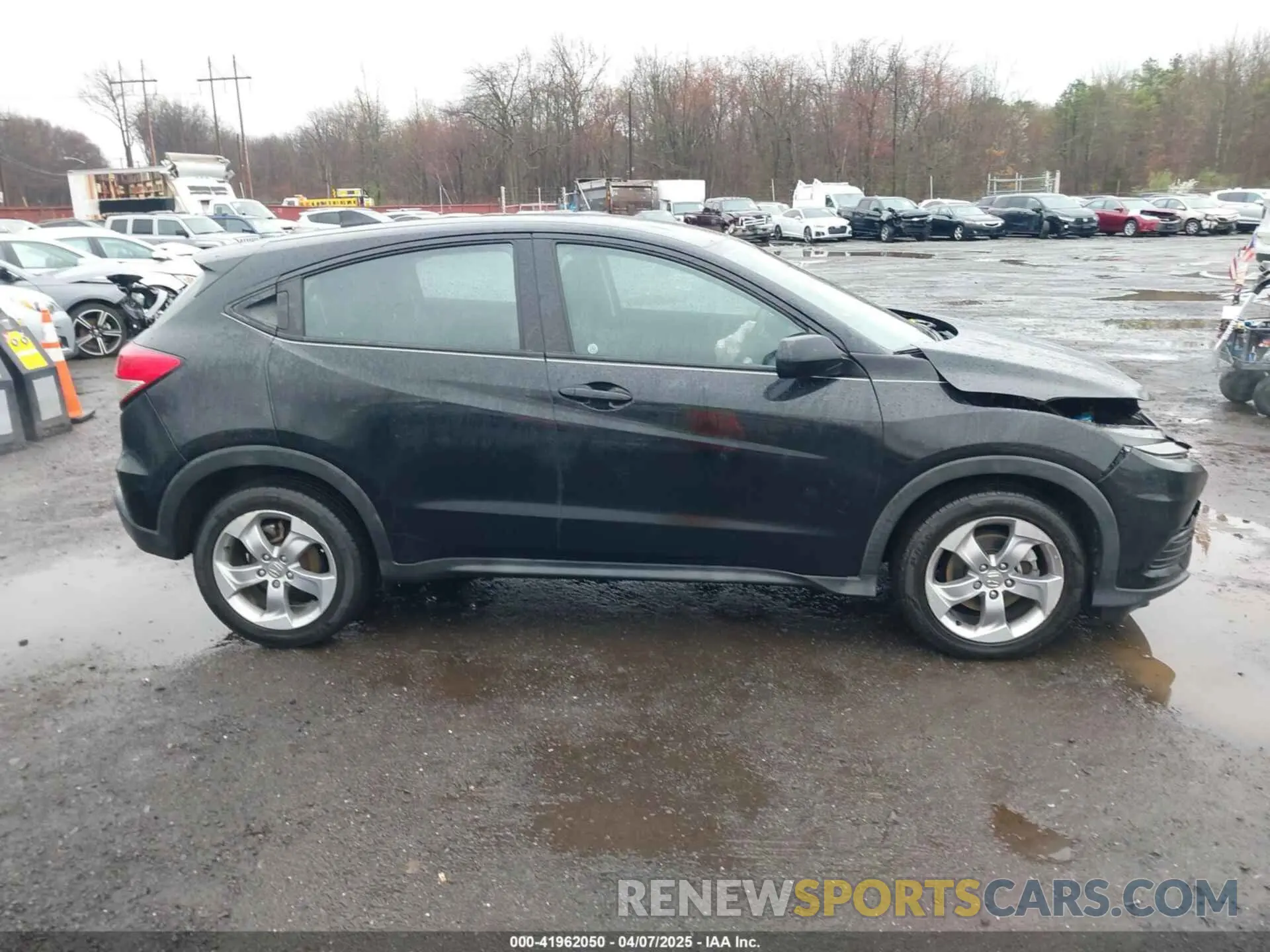13 Photograph of a damaged car 3CZRU6H34KG723680 HONDA HR-V 2019