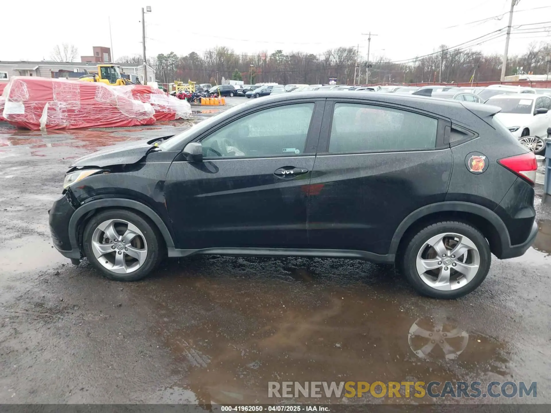 14 Photograph of a damaged car 3CZRU6H34KG723680 HONDA HR-V 2019