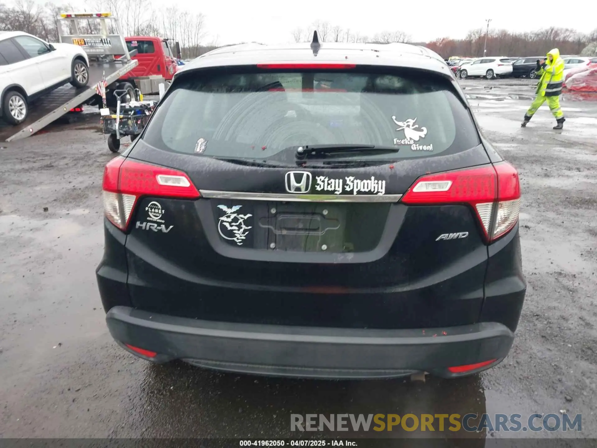16 Photograph of a damaged car 3CZRU6H34KG723680 HONDA HR-V 2019
