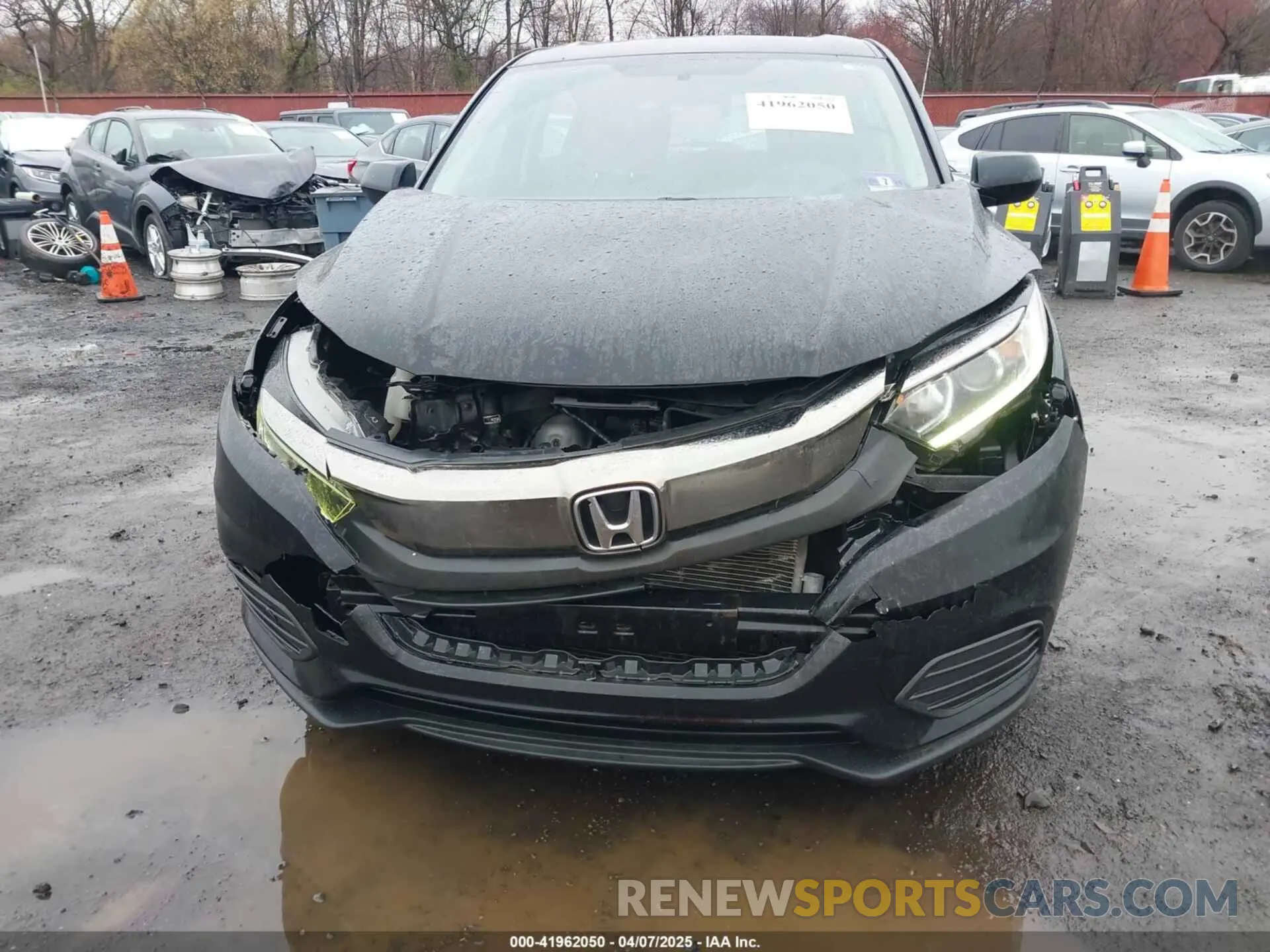17 Photograph of a damaged car 3CZRU6H34KG723680 HONDA HR-V 2019