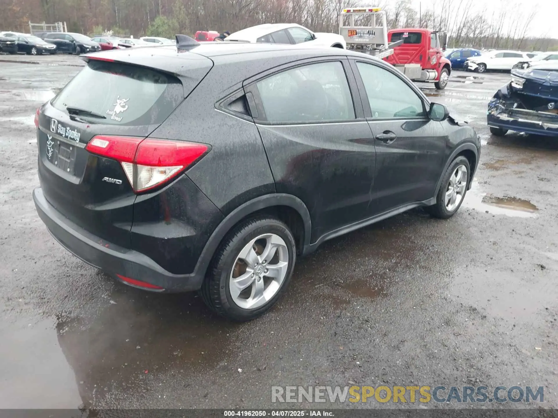 4 Photograph of a damaged car 3CZRU6H34KG723680 HONDA HR-V 2019