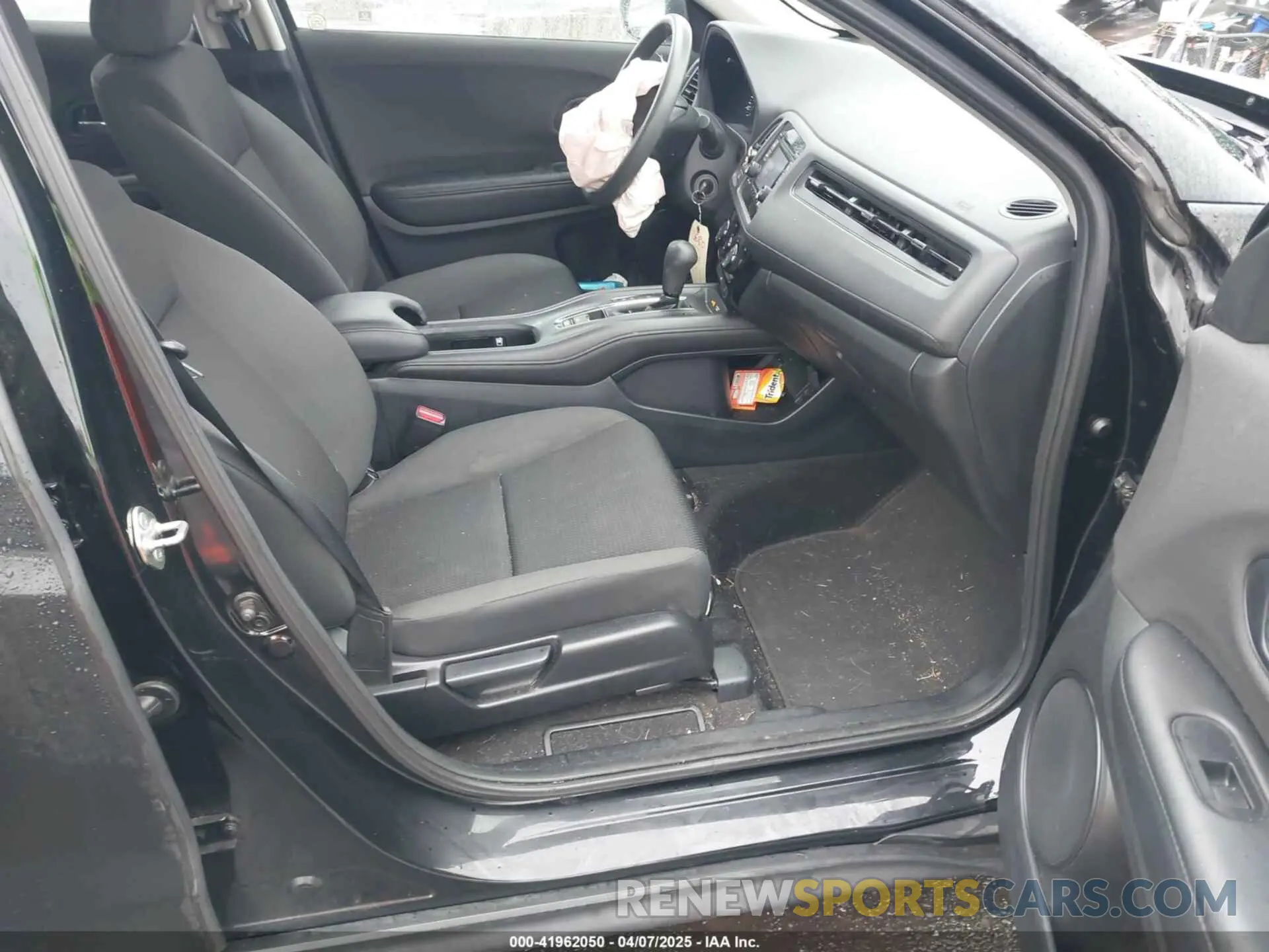 5 Photograph of a damaged car 3CZRU6H34KG723680 HONDA HR-V 2019