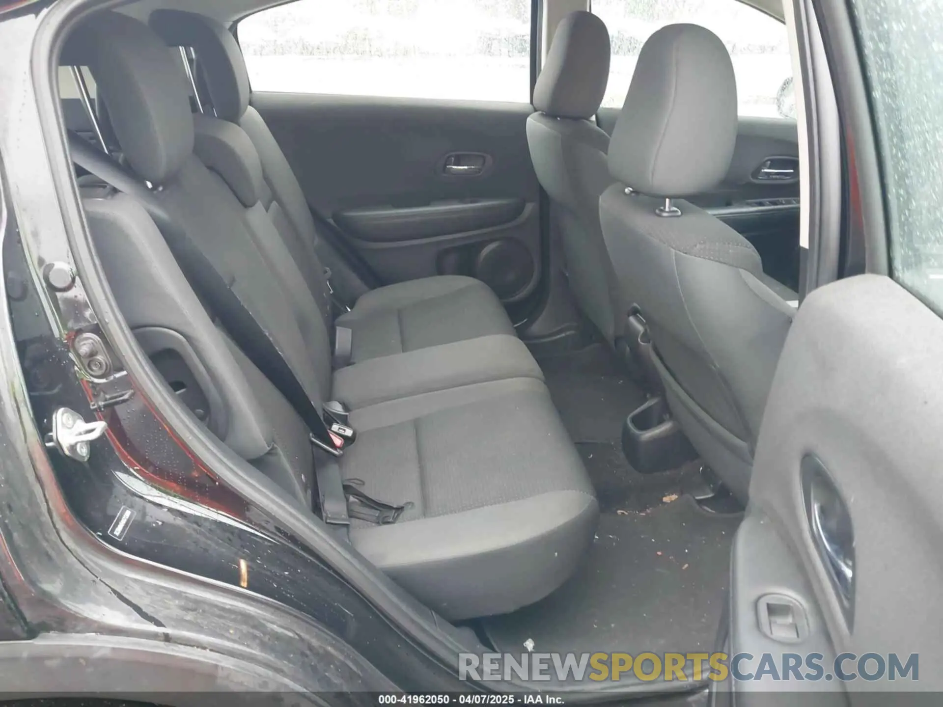 8 Photograph of a damaged car 3CZRU6H34KG723680 HONDA HR-V 2019