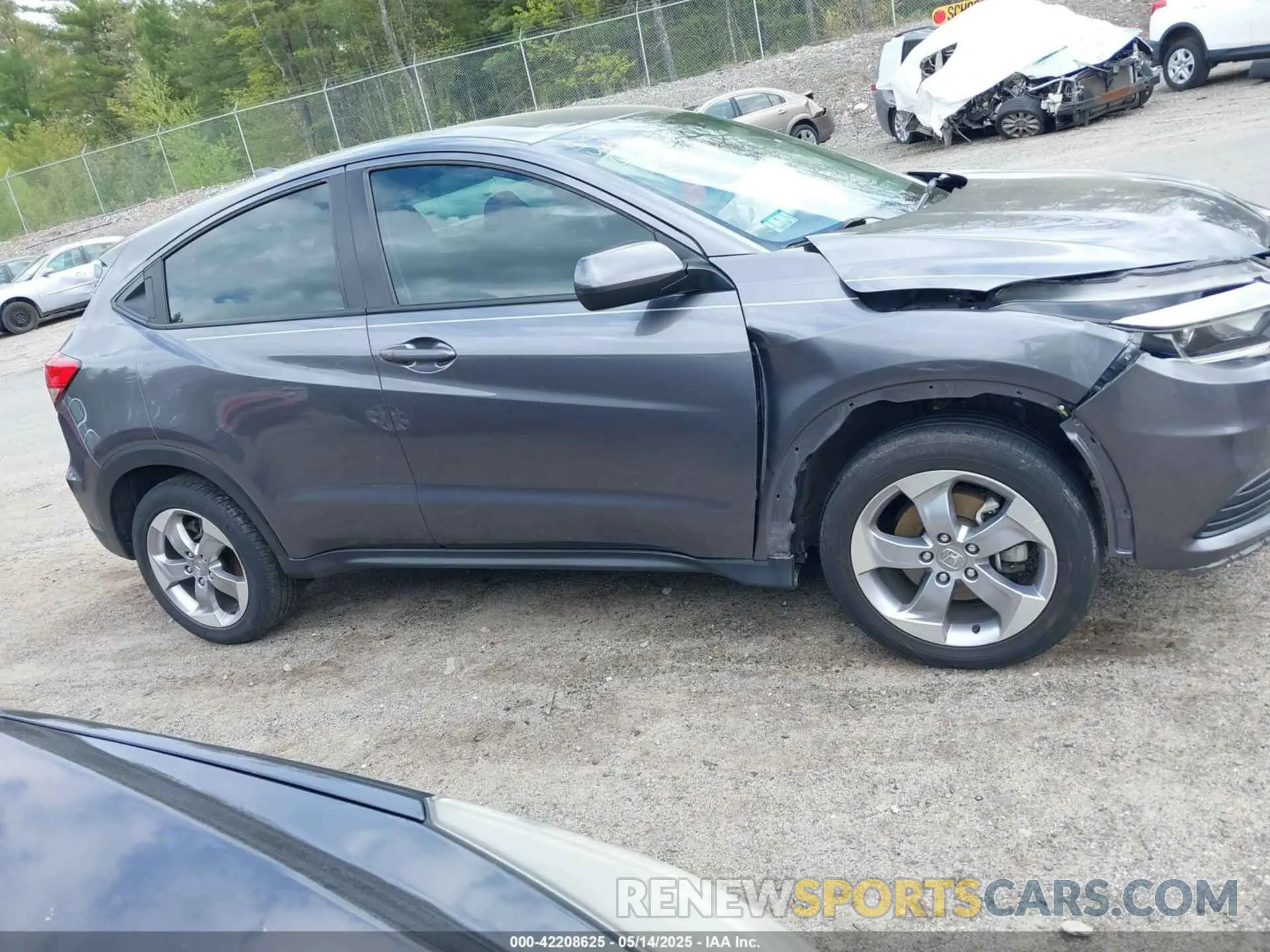 14 Photograph of a damaged car 3CZRU6H34KG724683 HONDA HR-V 2019