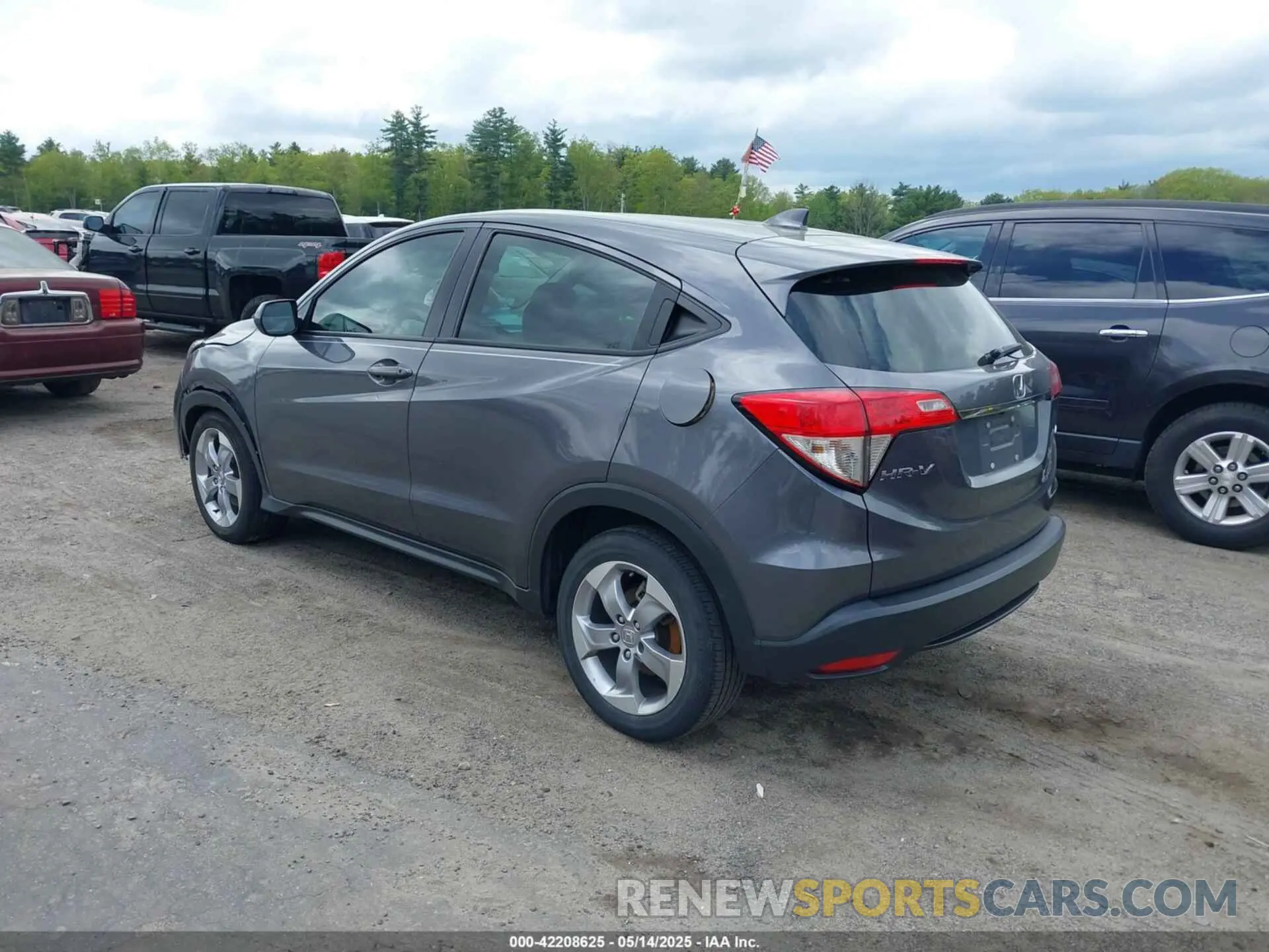 3 Photograph of a damaged car 3CZRU6H34KG724683 HONDA HR-V 2019
