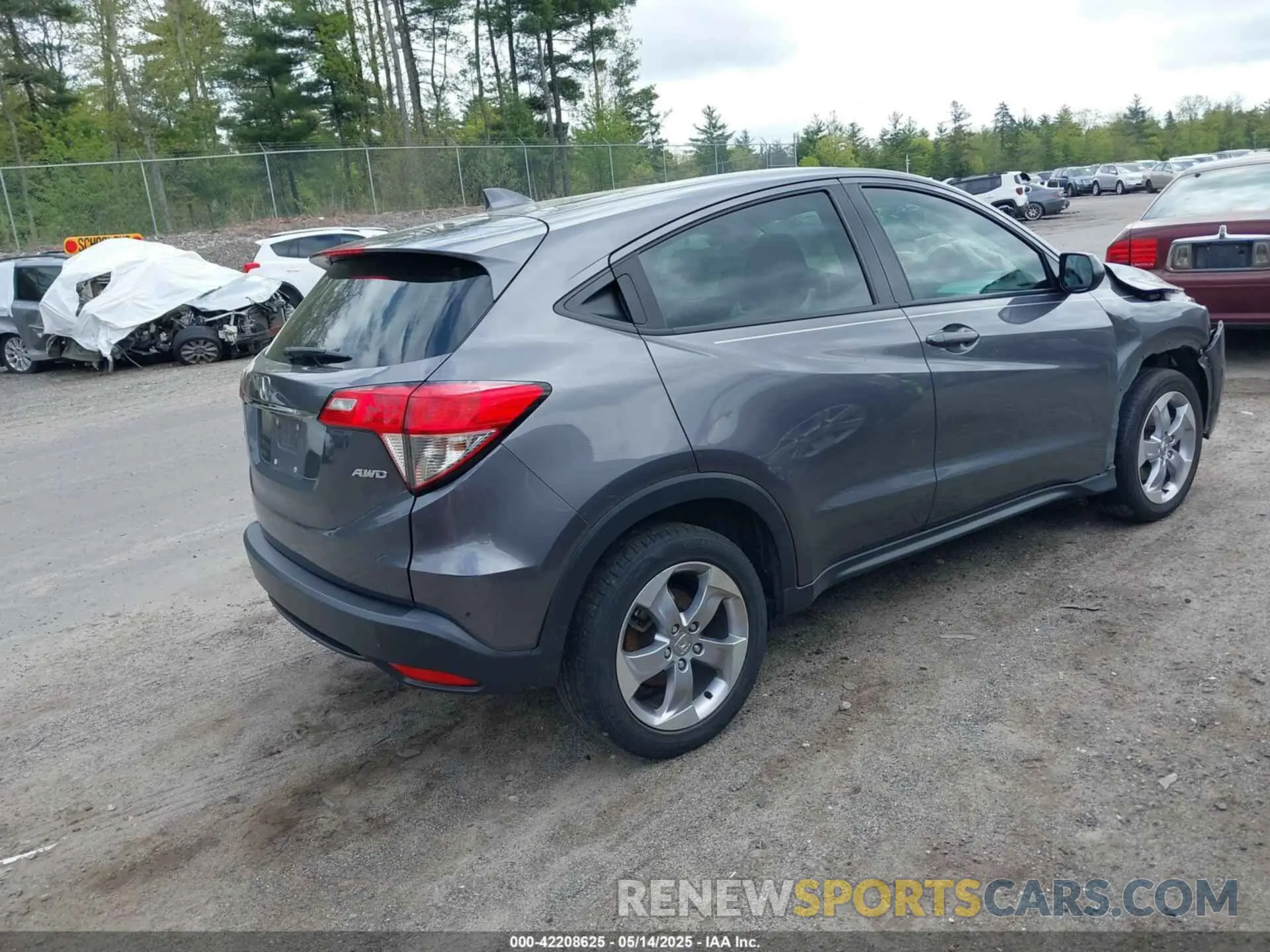 4 Photograph of a damaged car 3CZRU6H34KG724683 HONDA HR-V 2019