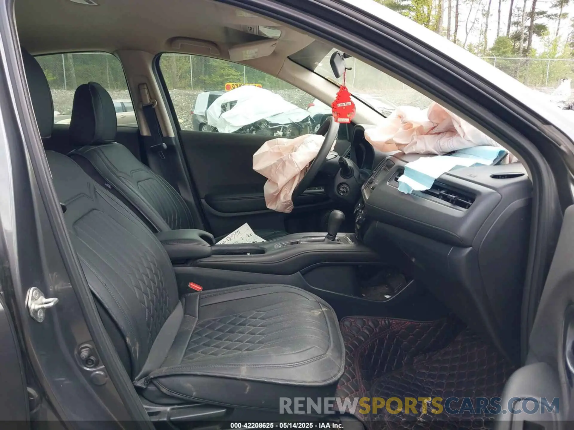 5 Photograph of a damaged car 3CZRU6H34KG724683 HONDA HR-V 2019