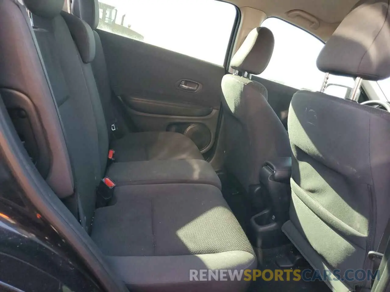 11 Photograph of a damaged car 3CZRU6H34KG726093 HONDA HR-V 2019