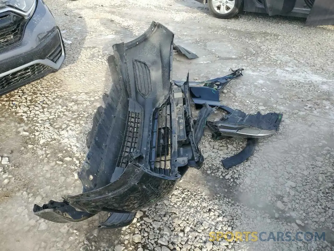 12 Photograph of a damaged car 3CZRU6H34KG727096 HONDA HR-V 2019